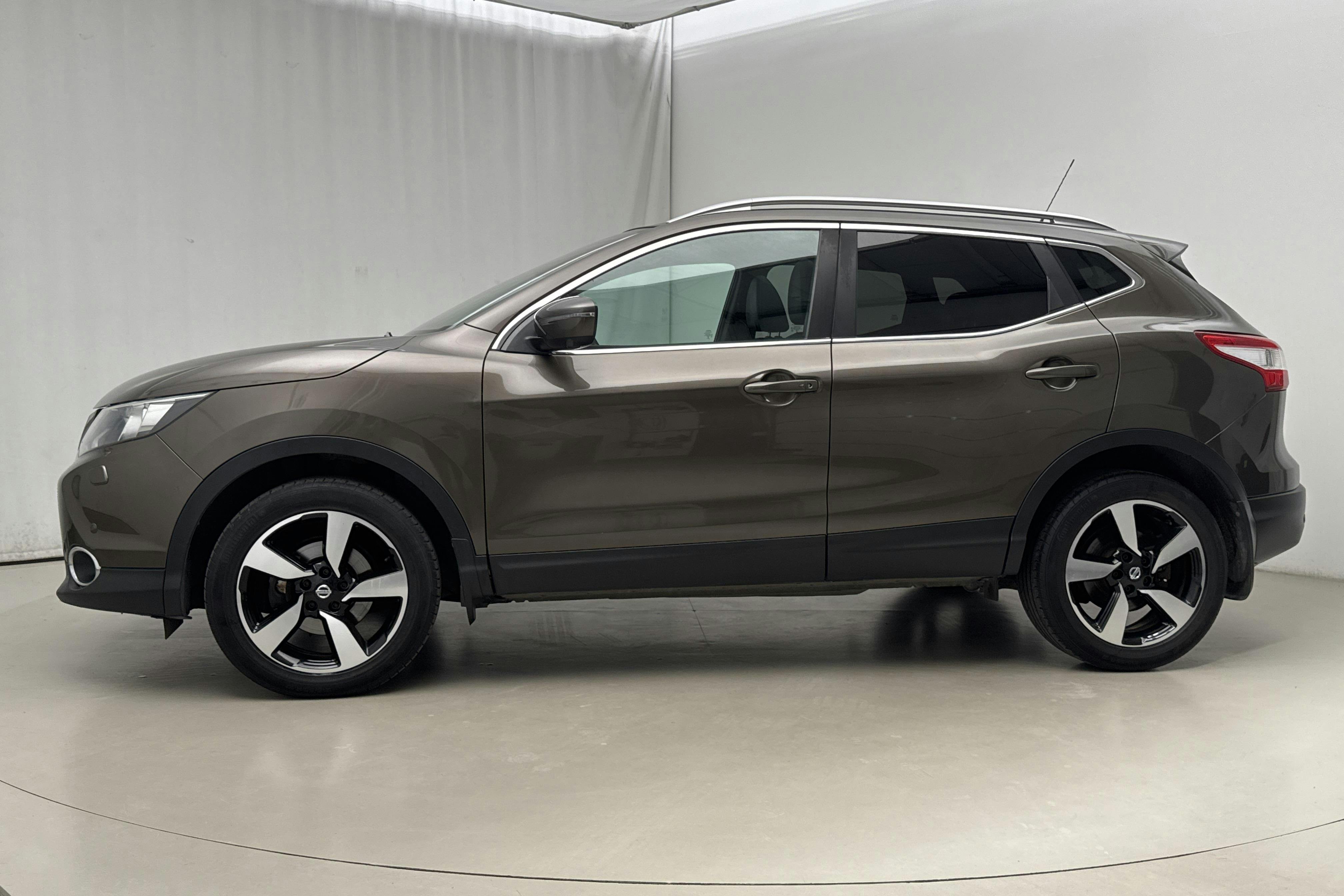 Presentationsfoto 2 av 17: Nissan Qashqai 1.2 (115hk) - 14 956 mil - Manuell - brun - 2017