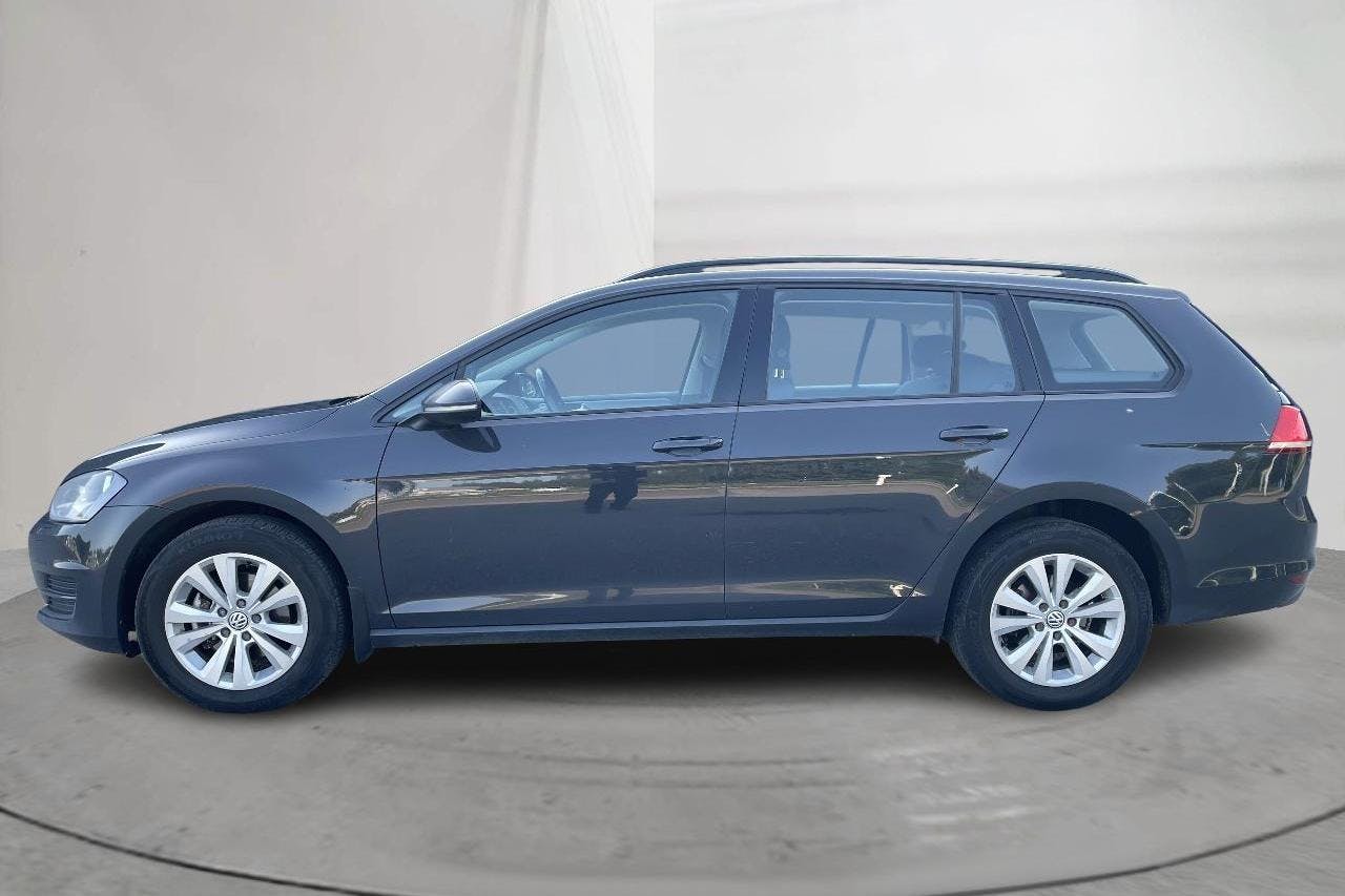 Presentationsfoto 2 av 14: VW Golf VII 1.6 TDI BlueMotion Technology Sportscombi 4Motion (105hk) - 29 198 mil - Manuell - Dark Grey - 2014