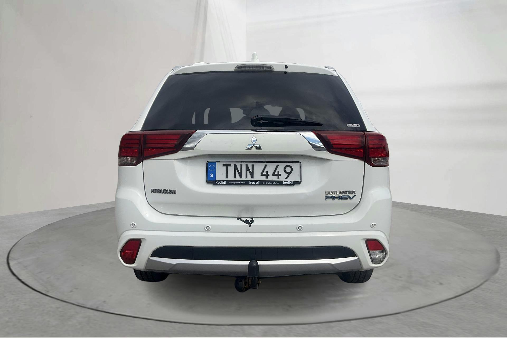 Mitsubishi Outlander 2.0 Plug-in Hybrid 4WD (121hk) - 14 050 mil - Automat - vit - 2018