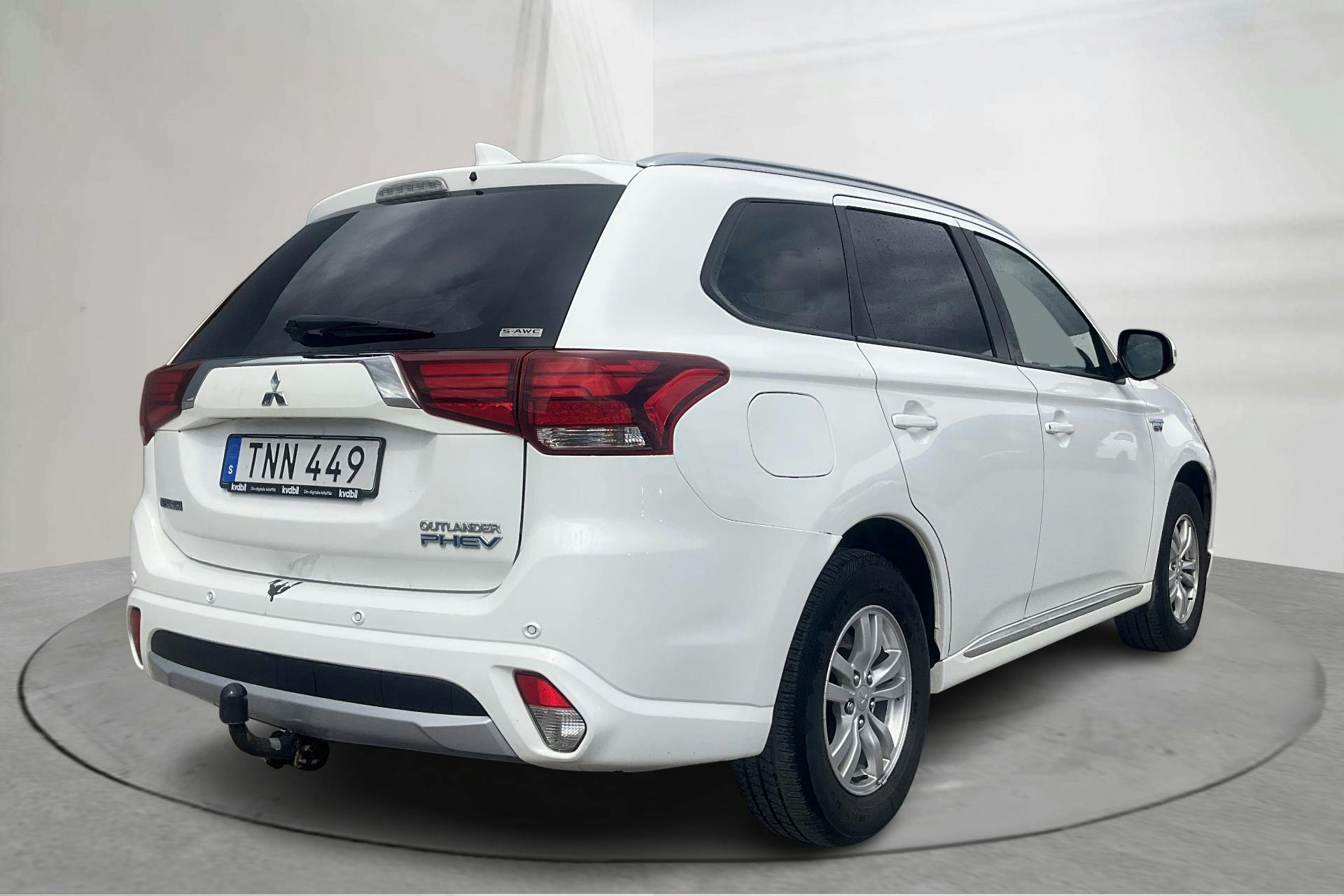 Mitsubishi Outlander 2.0 Plug-in Hybrid 4WD (121hk) - 14 050 mil - Automat - vit - 2018