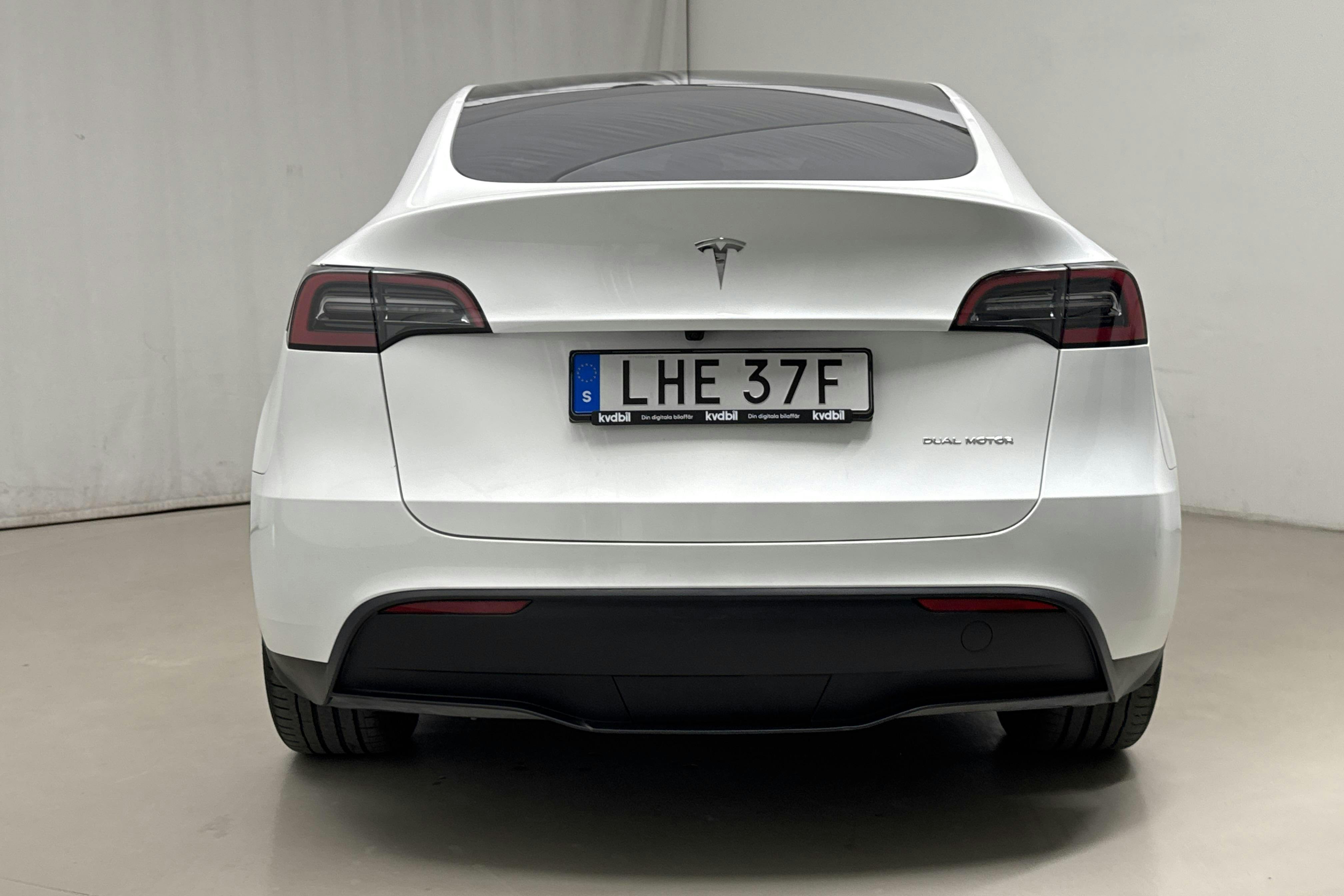 Tesla Model Y Long Range Dual Motor AWD - 8 709 mil - Automat - vit - 2024