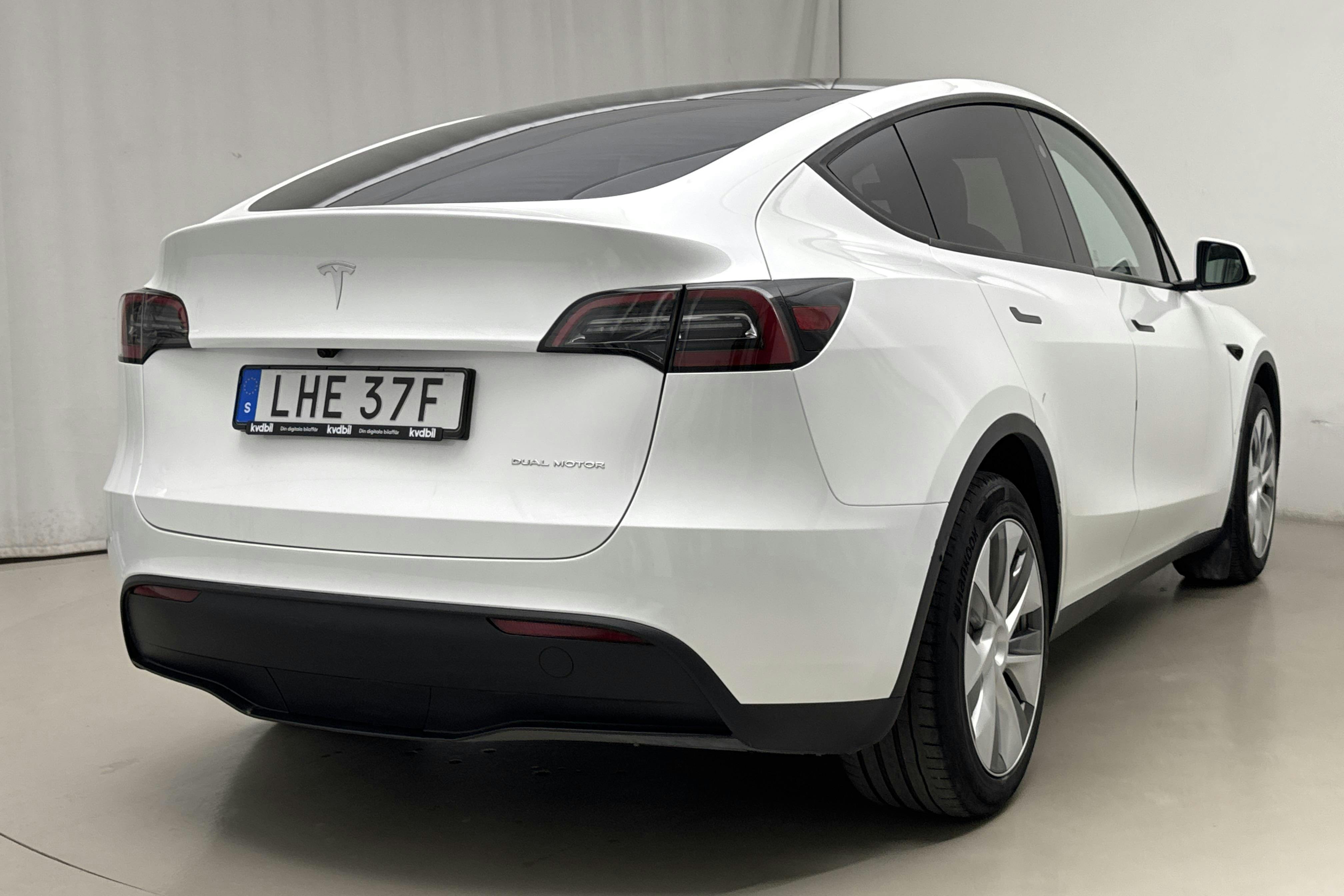 Tesla Model Y Long Range Dual Motor AWD - 8 709 mil - Automat - vit - 2024