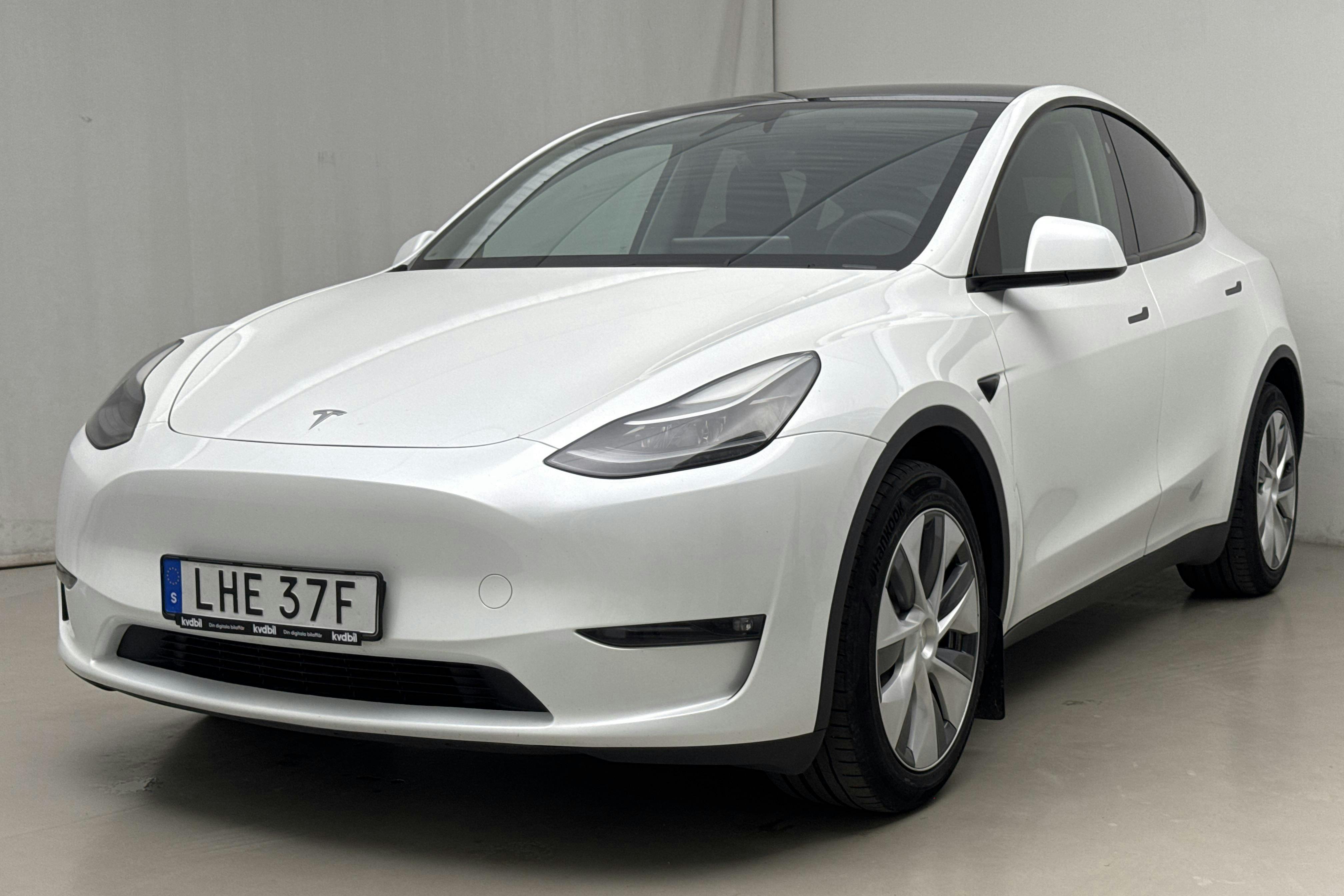 Presentationsfoto 1 av 20: Tesla Model Y Long Range Dual Motor AWD - 8 709 mil - Automat - vit - 2024