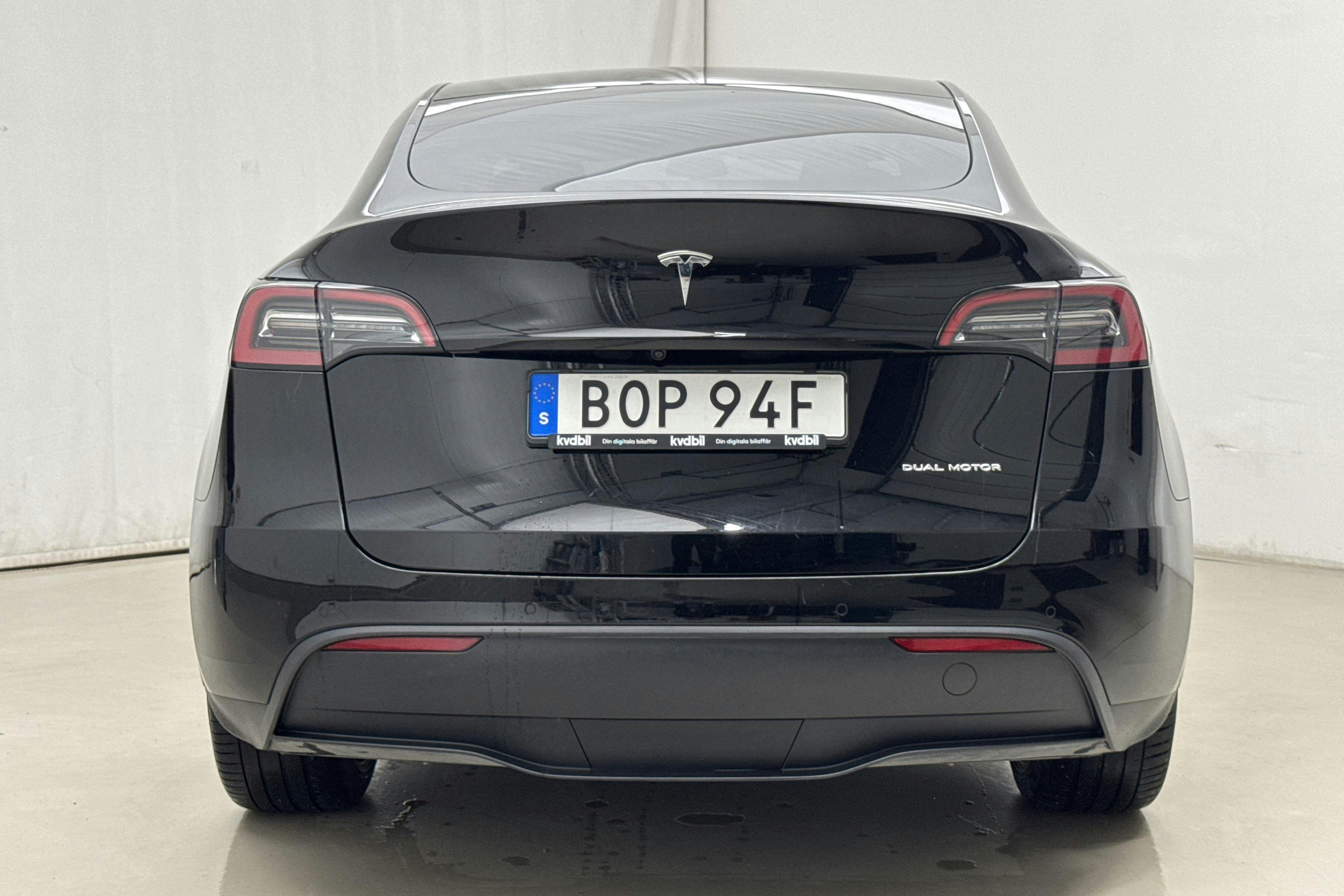 Tesla Model Y Long Range Dual Motor AWD - 7 714 mil - Manuell - svart - 2022