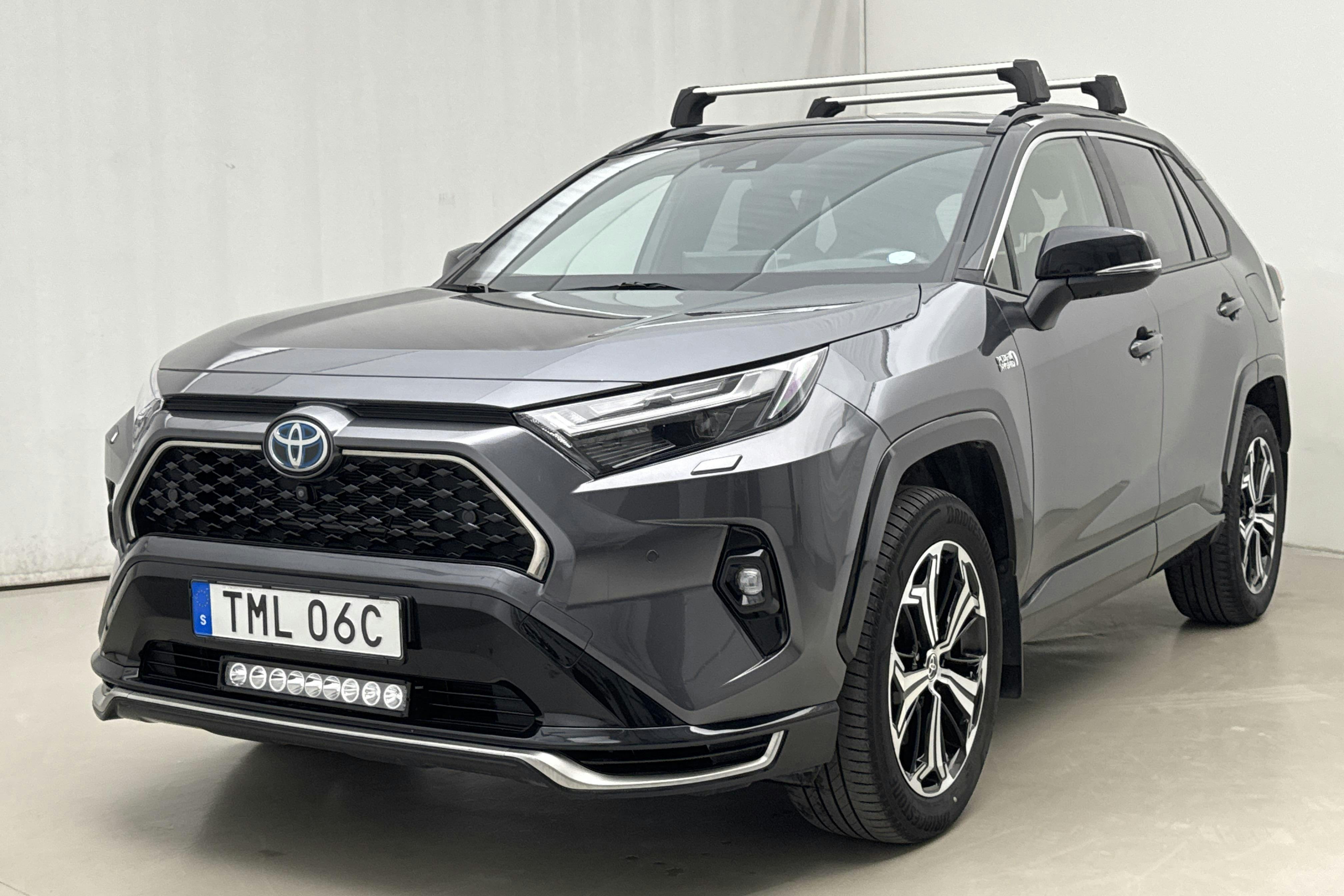 Presentation photo 1 of 19: Toyota RAV4 2.5 Plug-in Hybrid AWD (306hk) - 36 210 km - Automatic - gray - 2022