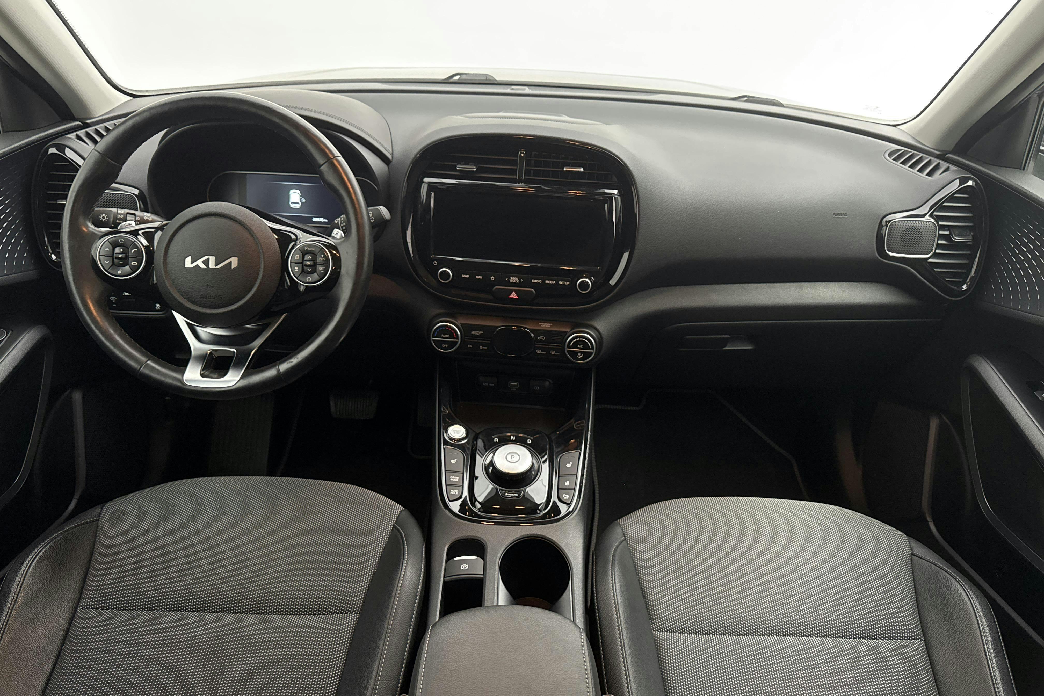 KIA e-Soul Long Range 64 kWh (204hk) - 28 540 km - Automaatne - hall - 2022
