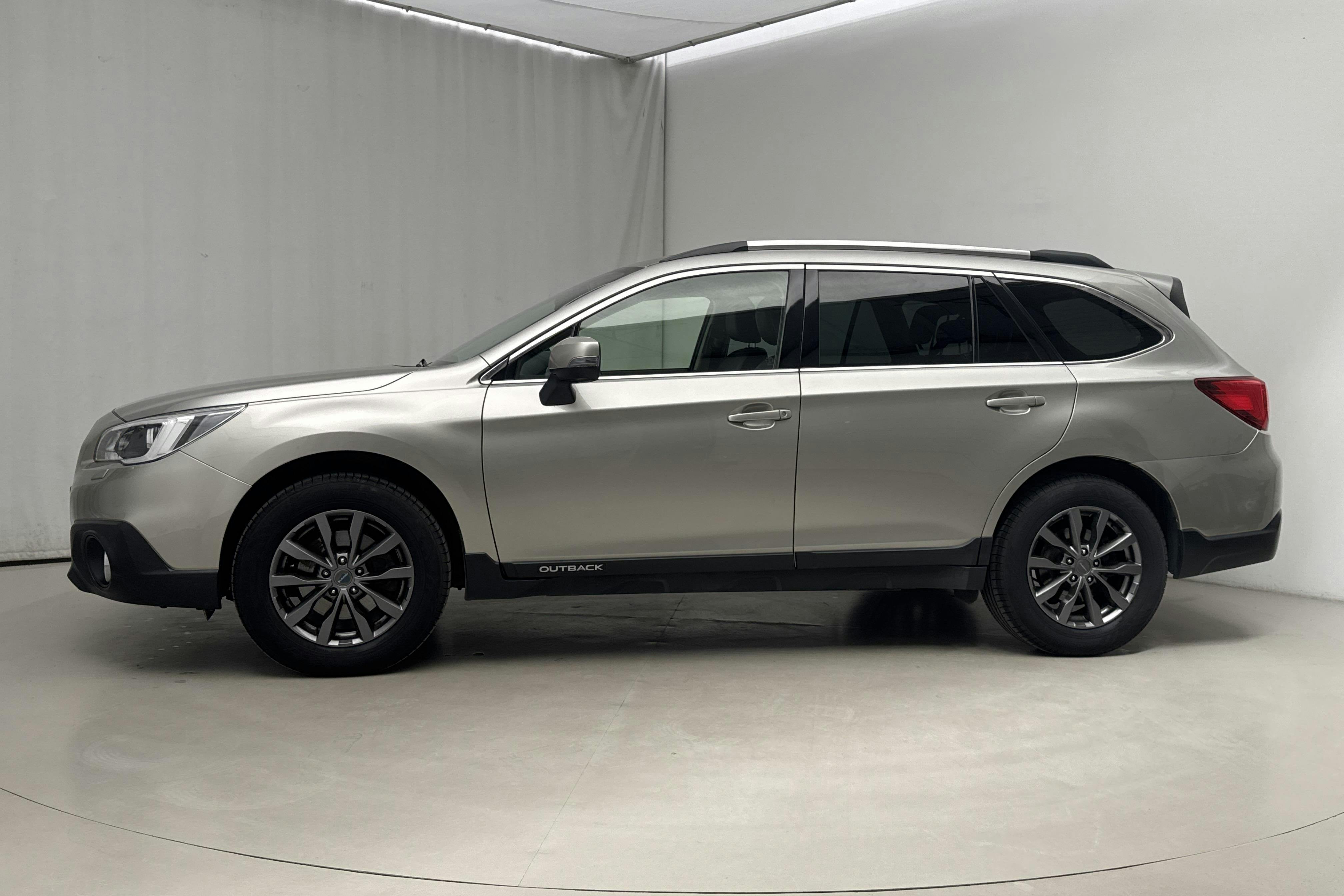 Presentation photo 2 of 15: Subaru Outback 2.5i 4WD (175hk) - 170 310 km - Automatic - Light Brown - 2017