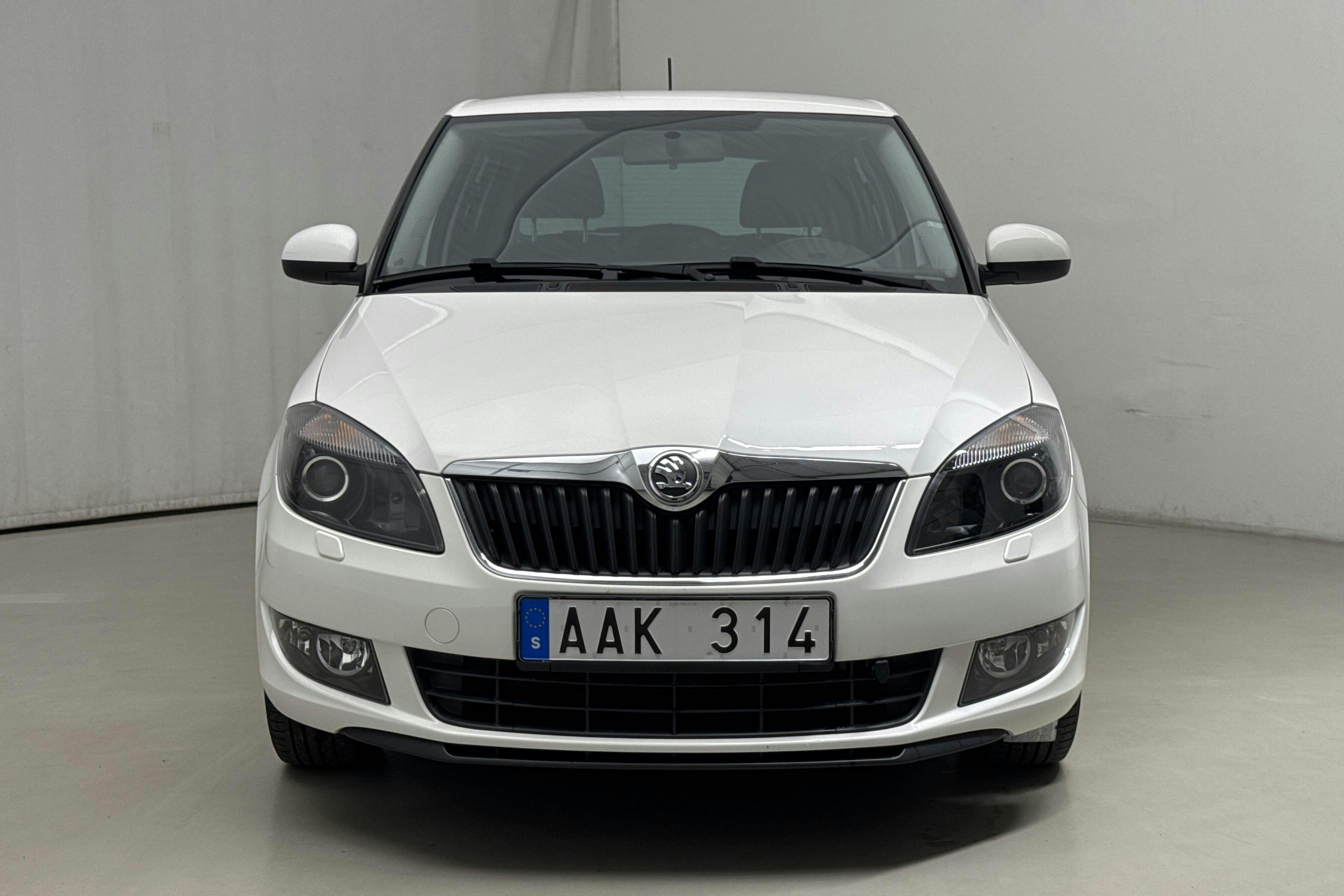 Skoda Fabia 1.2 TSI (86hk) - 53 220 km - Käsitsi - valge - 2014
