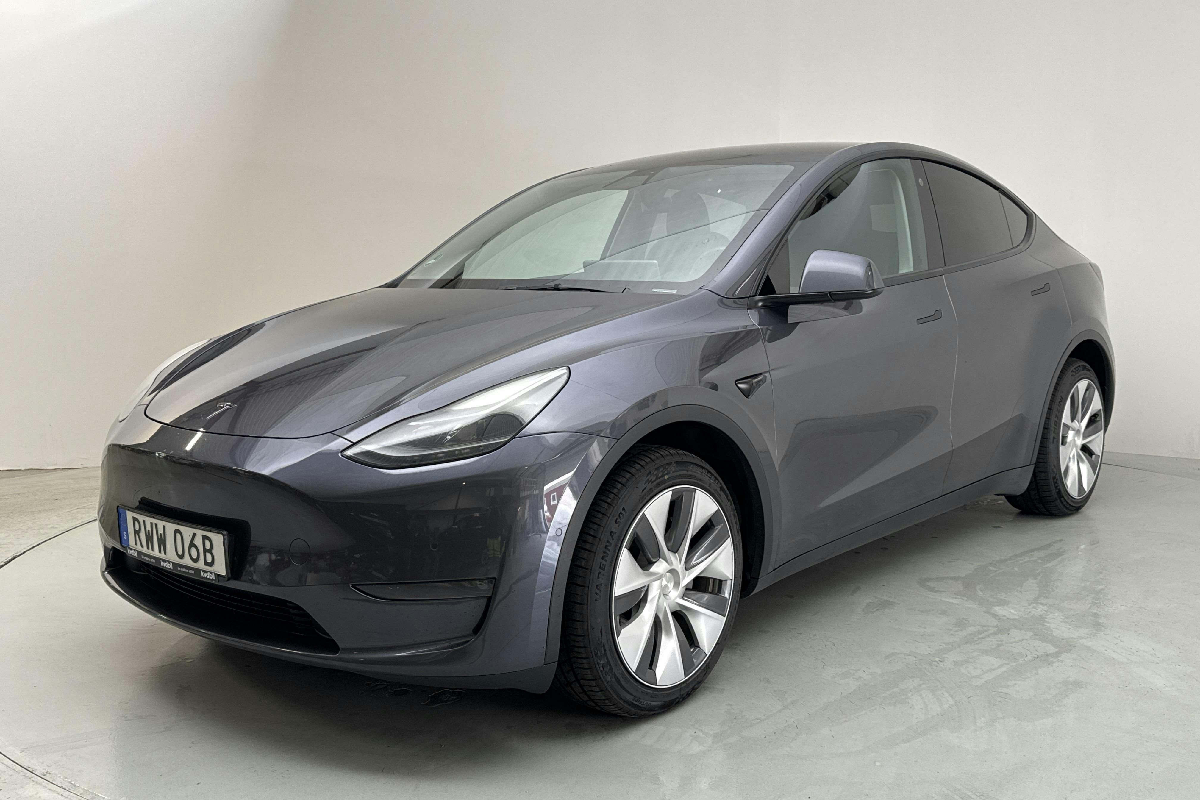 Presentationsfoto 1 av 19: Tesla Model Y Long Range Dual Motor AWD - 14 461 mil - Automat - grå - 2022