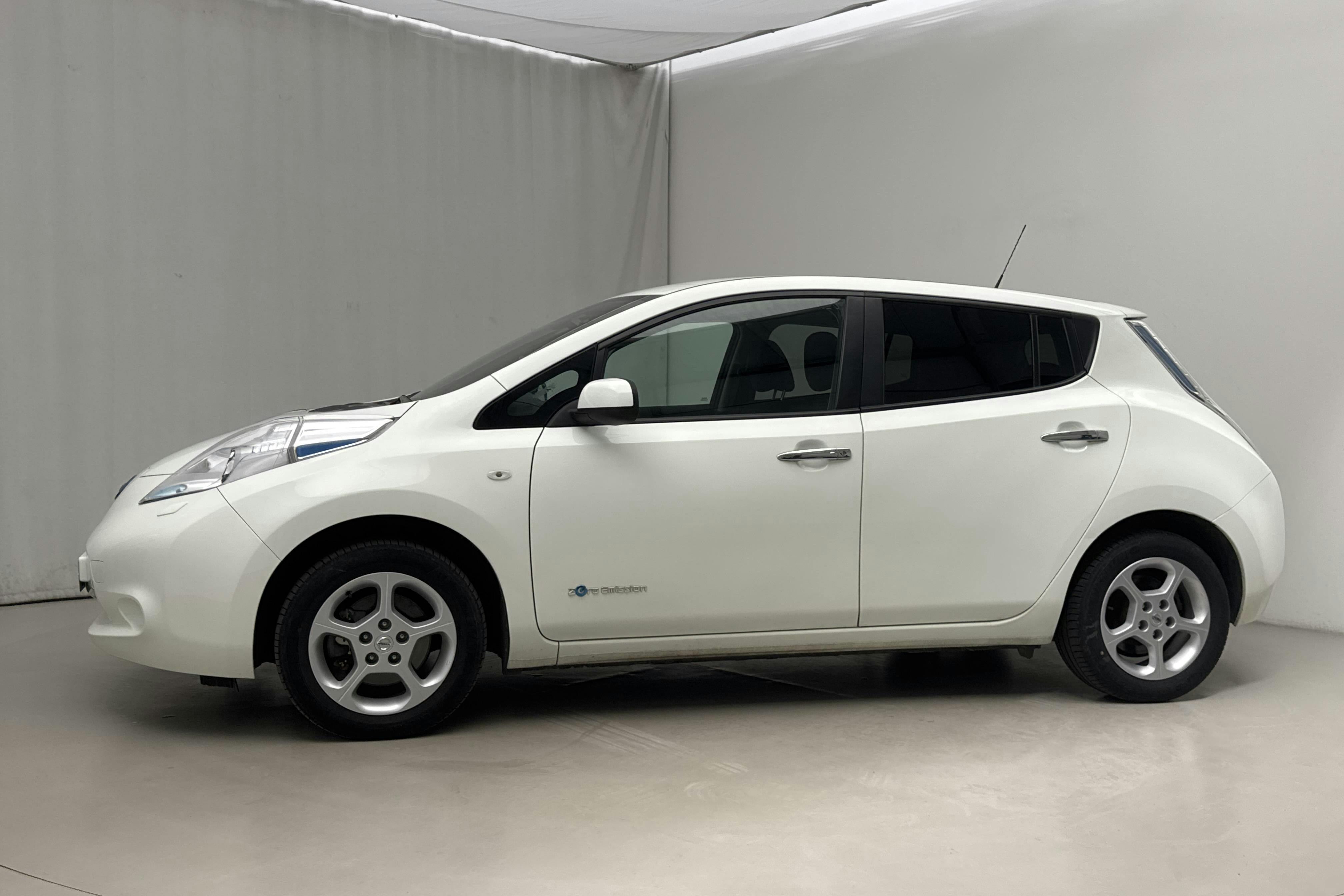 Esitlusfoto 2 aadressil 17: Nissan LEAF 5dr (109hk) - 40 420 km - Automaatne - valge - 2018