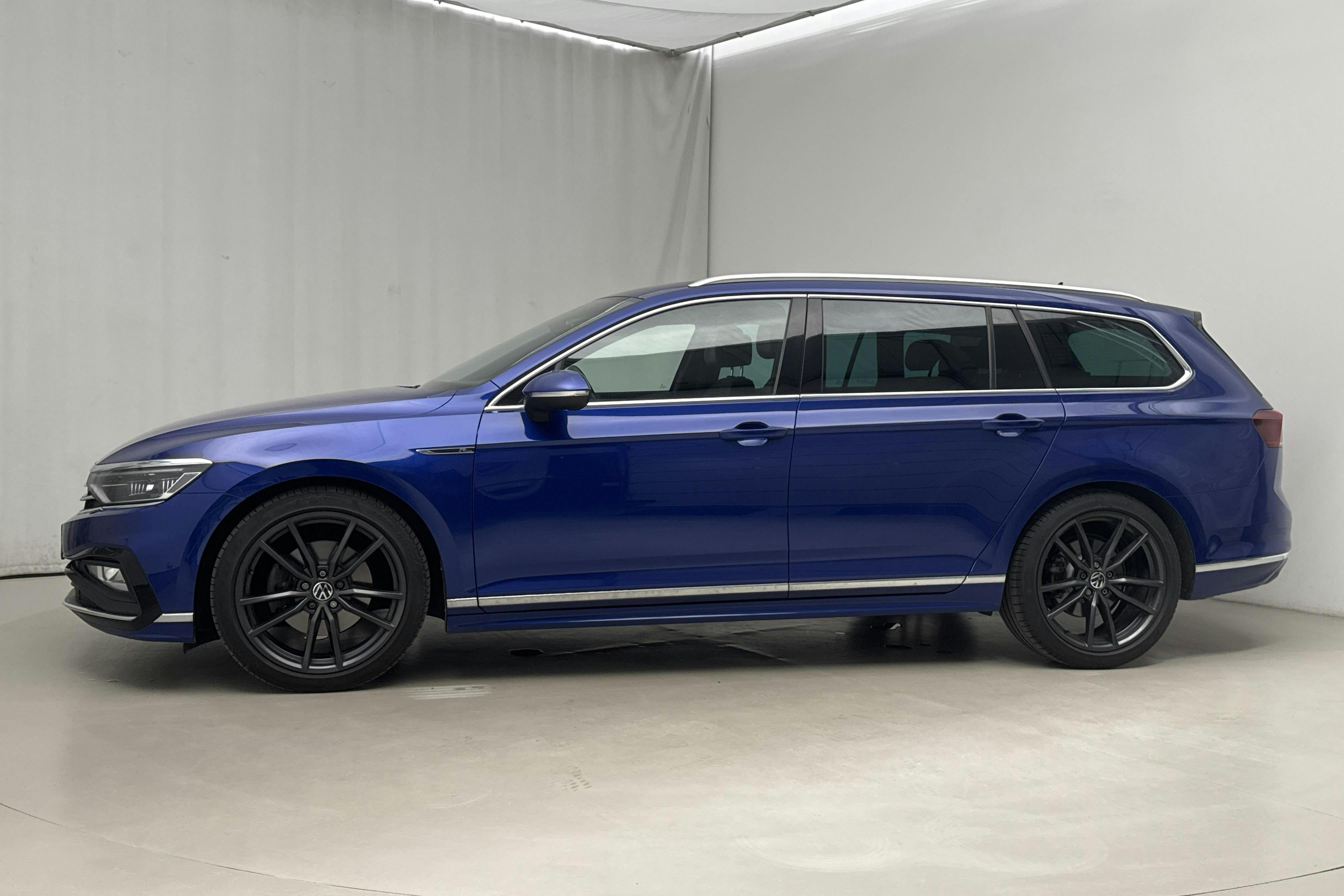 Presentation photo 2 of 18: VW Passat 2.0 TDI Sportscombi 4Motion (200hk) - 95 360 km - Automatic - blue - 2021