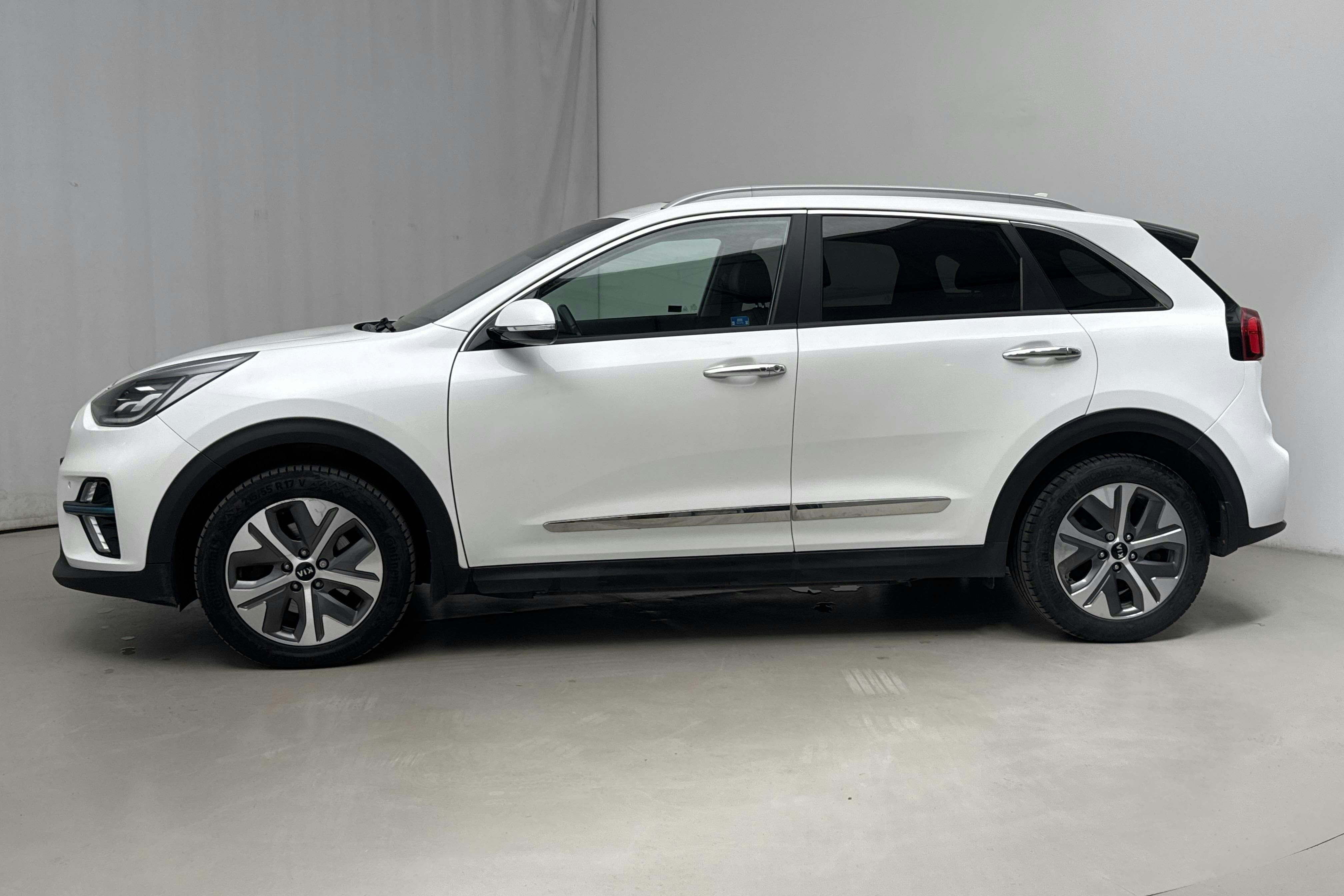 Presentationsfoto 2 av 23: KIA e-Niro 64 kWh (204hk) - 9 246 mil - Automat - vit - 2021
