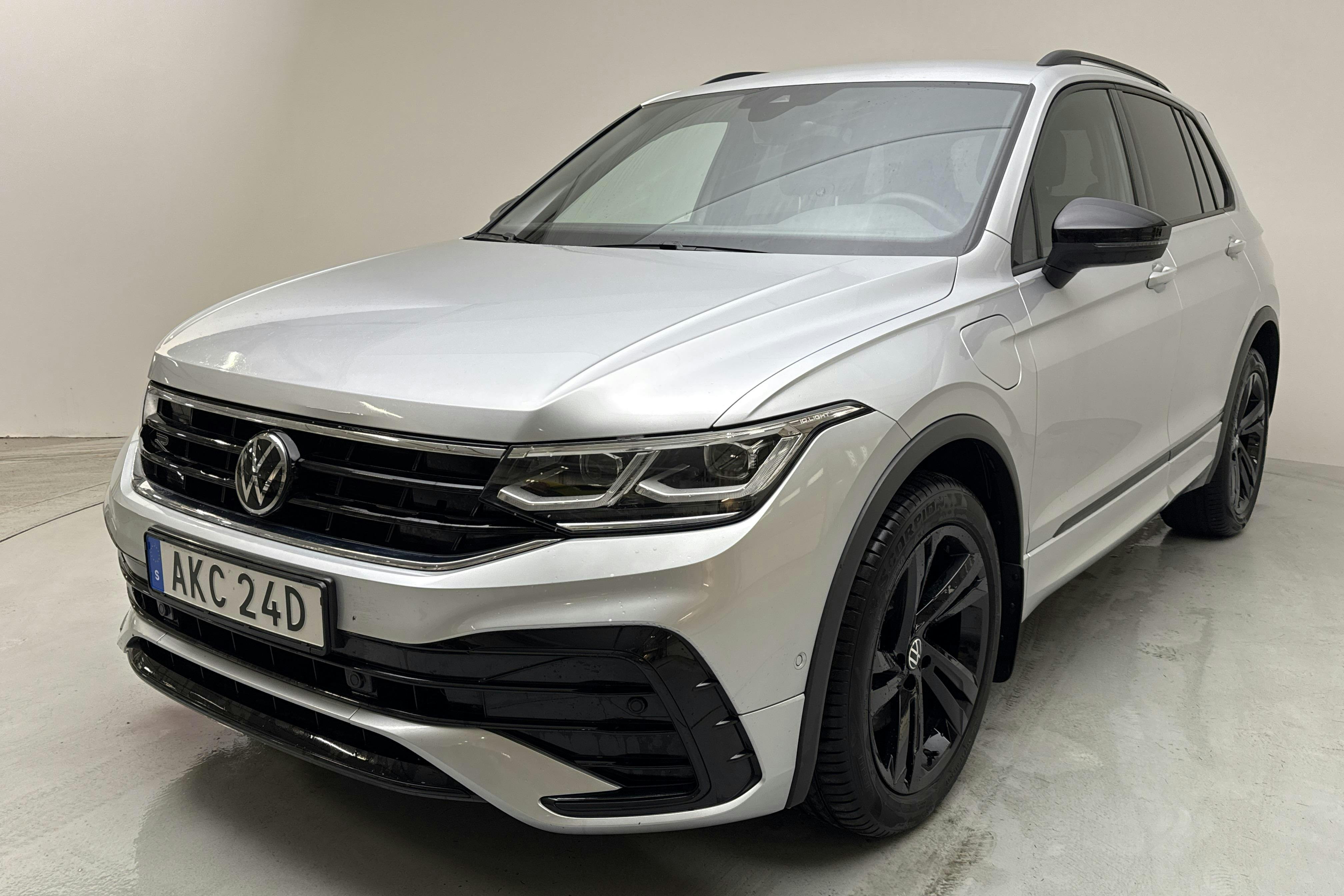 VW Tiguan 1.4 TSI eHybrid (245hk) - 7 850 mil - Automat - silver - 2022