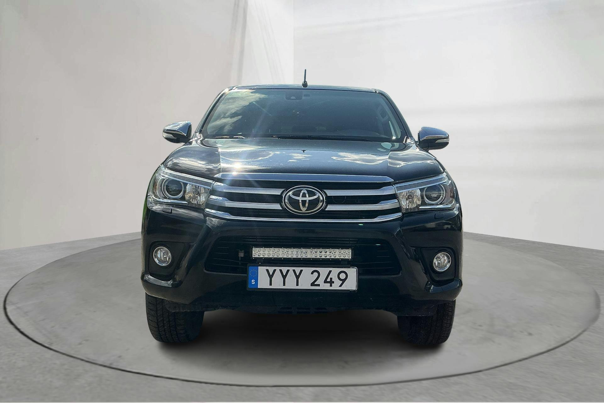 Toyota Hilux 2.4 D 4WD (150hk) - 15 708 mil - Automat - svart - 2017