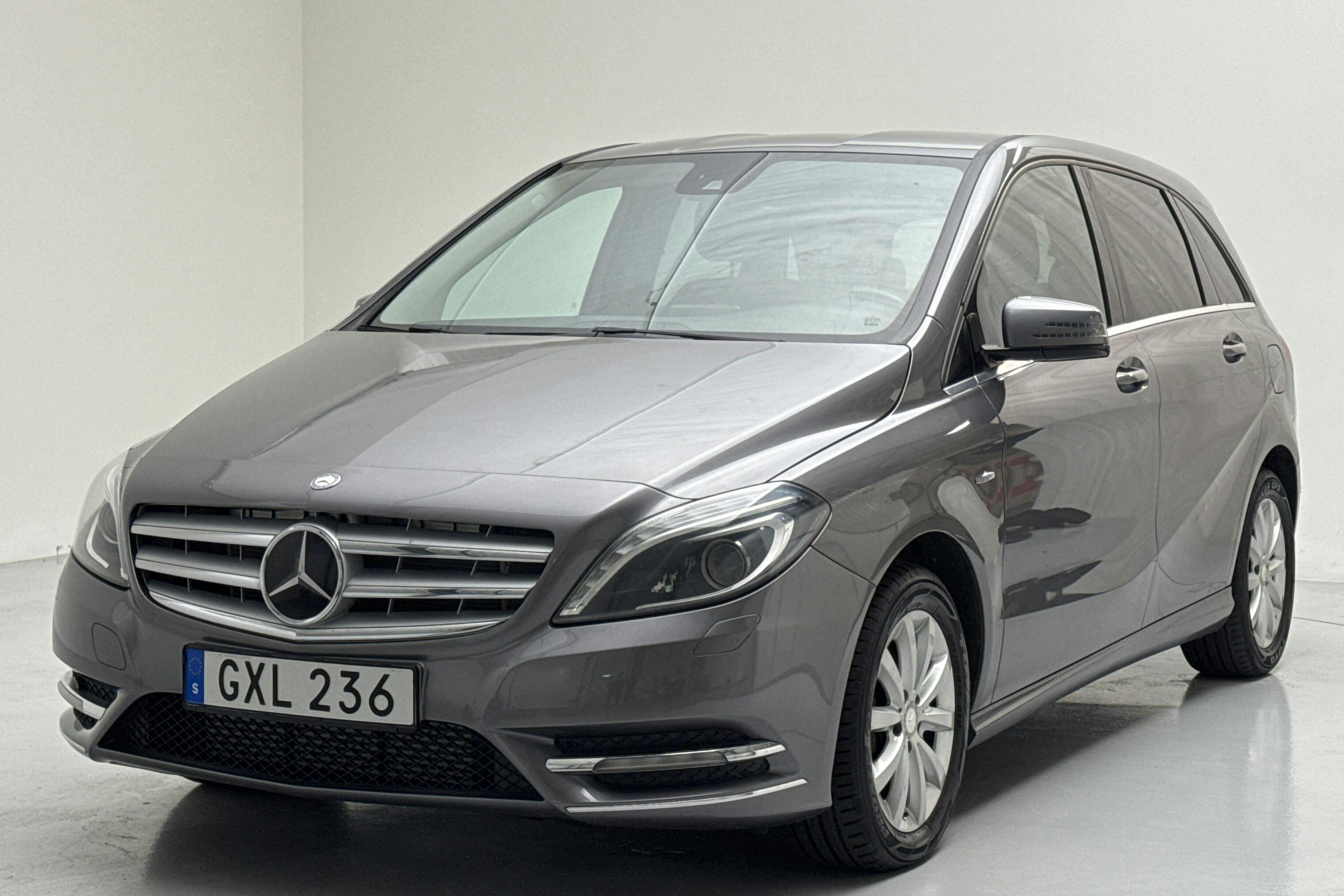 Mercedes B 180 CDI W246 (109hk) - 17 308 mil - Manuell - Dark Grey - 2012