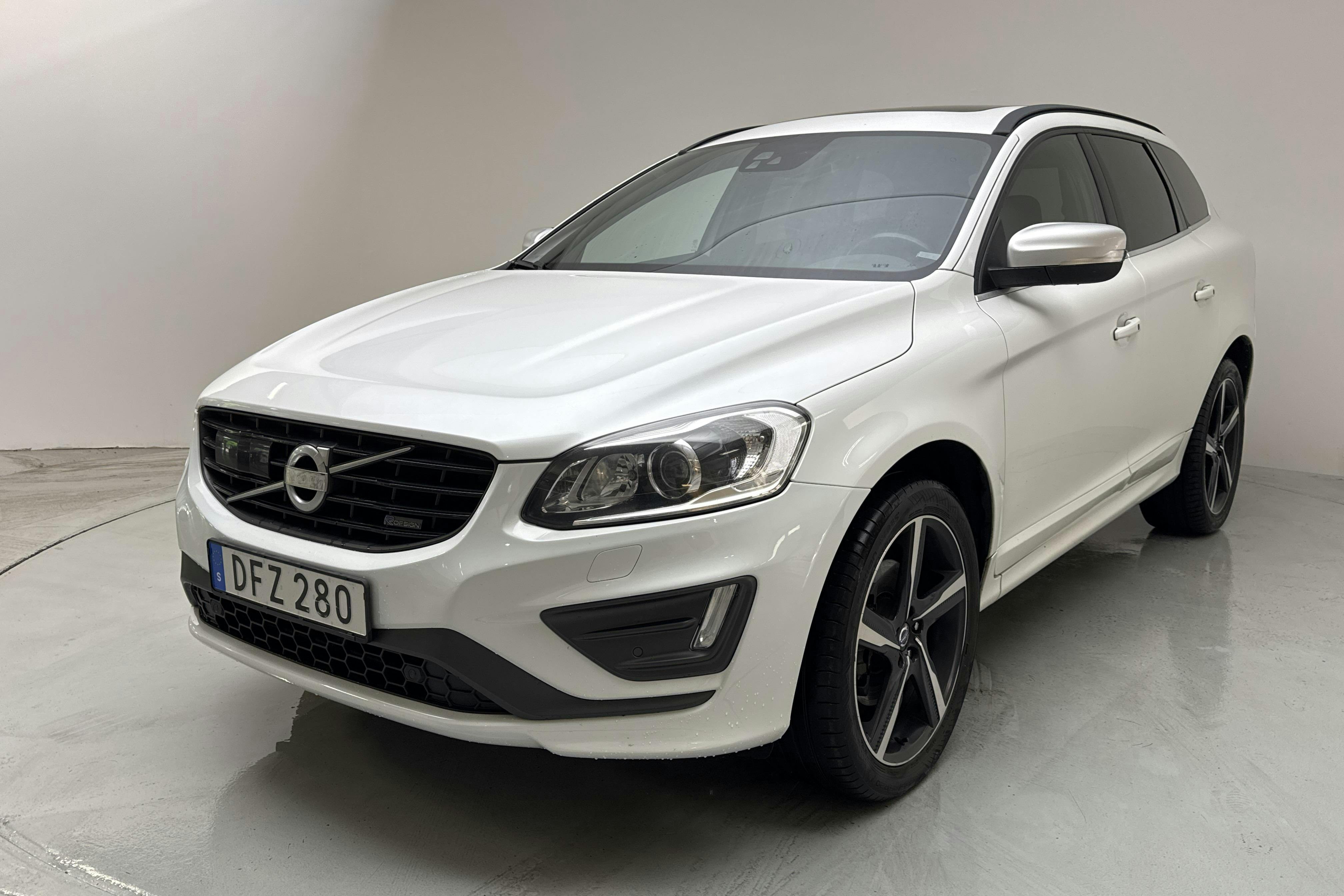 Volvo XC60 D4 AWD (181hk) - 20 847 mil - Automat - vit - 2014