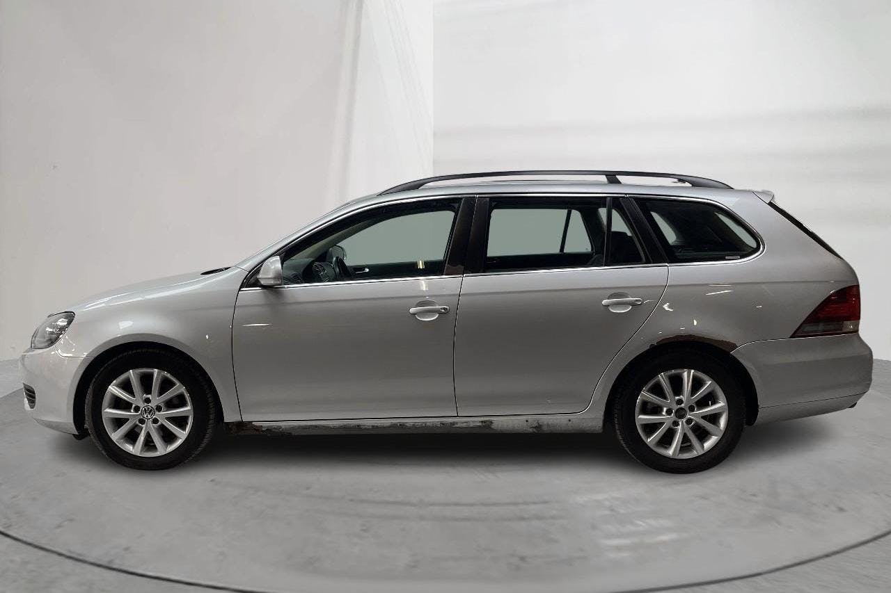 Esitlusfoto 2 aadressil 13: VW Golf VI 1.6 TDI BlueMotion Technology Variant (105hk) - 211 440 km - Automaatne - hõbe - 2013