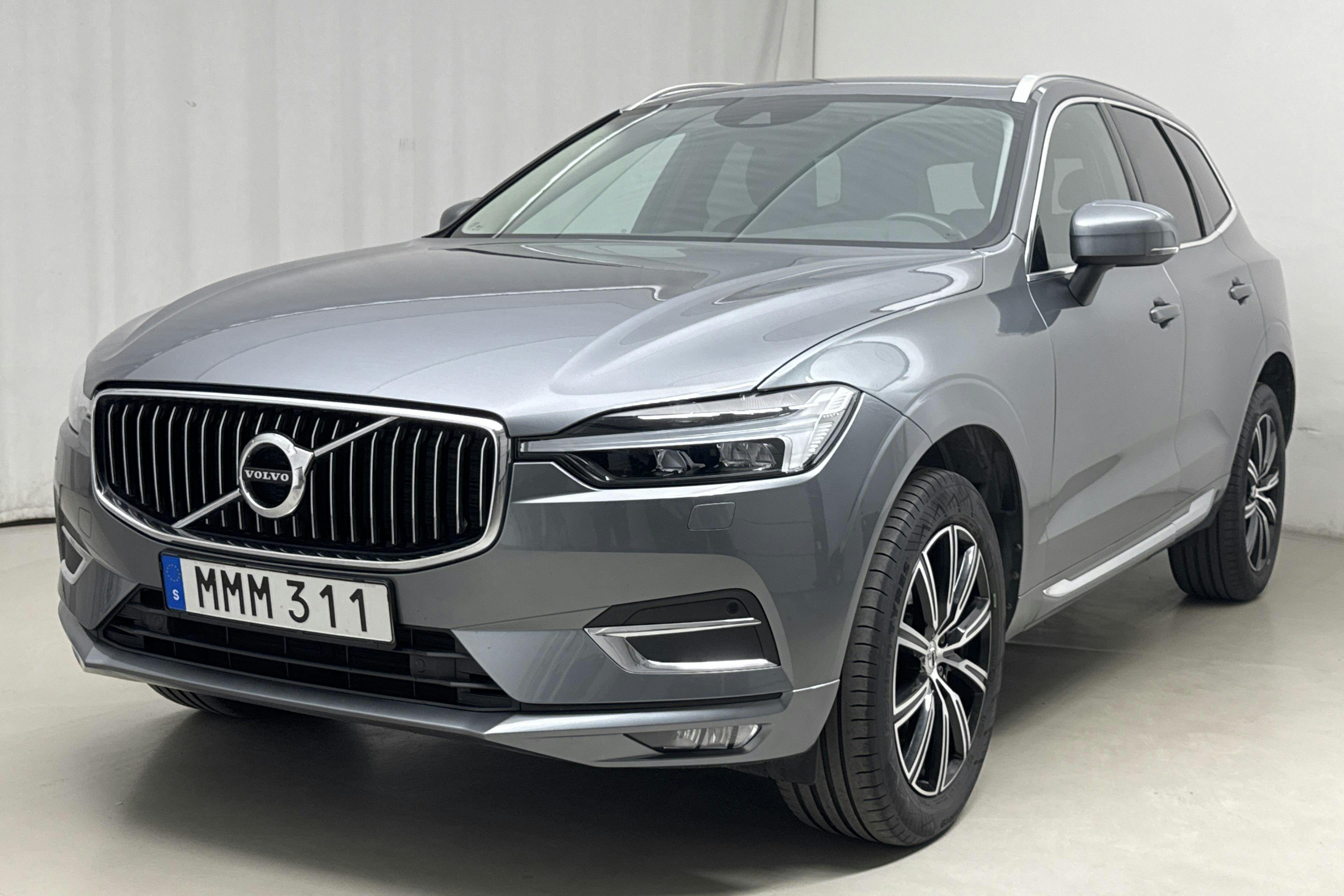 Presentationsfoto 1 av 20: Volvo XC60 B4 AWD Mildhybrid, Diesel (197hk) - 13 878 mil - Automat - grå - 2021