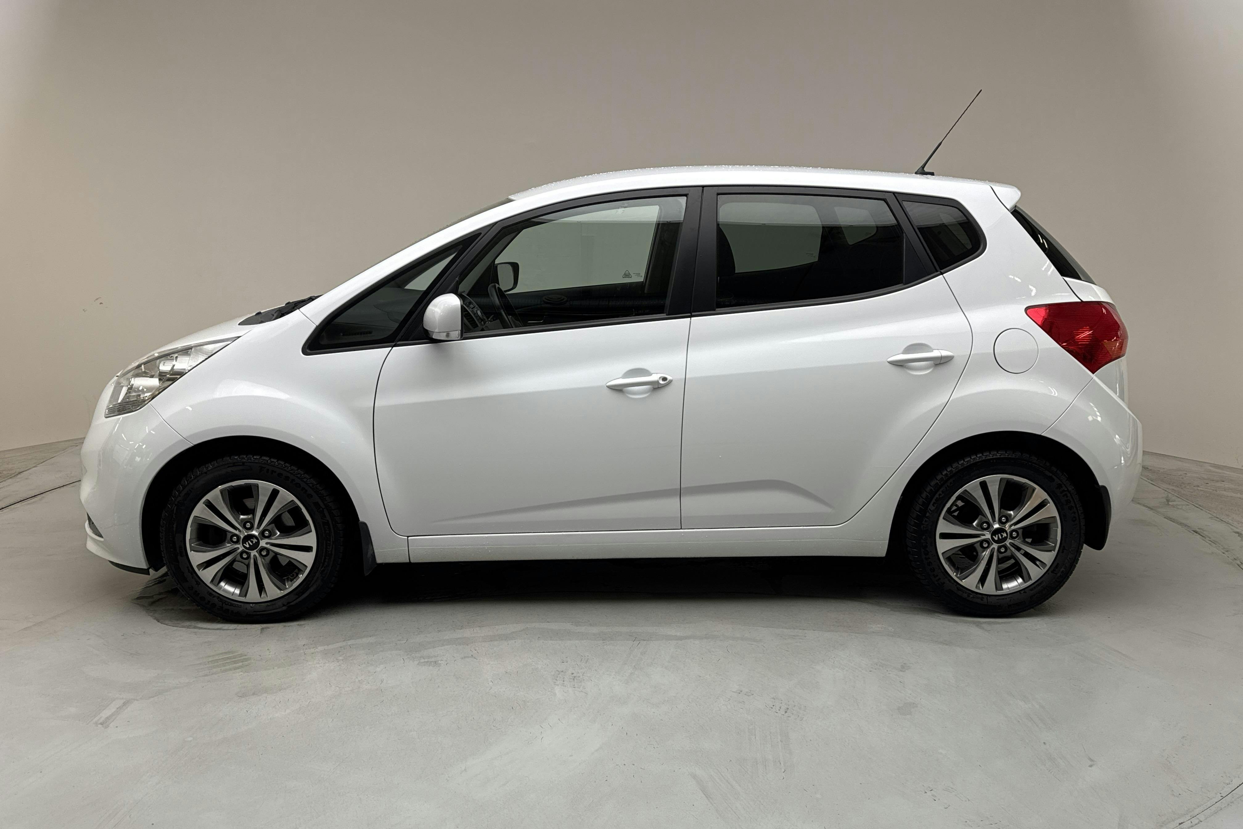Presentation photo 2 of 14: KIA Venga 1.4 CRDi (90hk) - 93 750 km - Manual - white - 2016