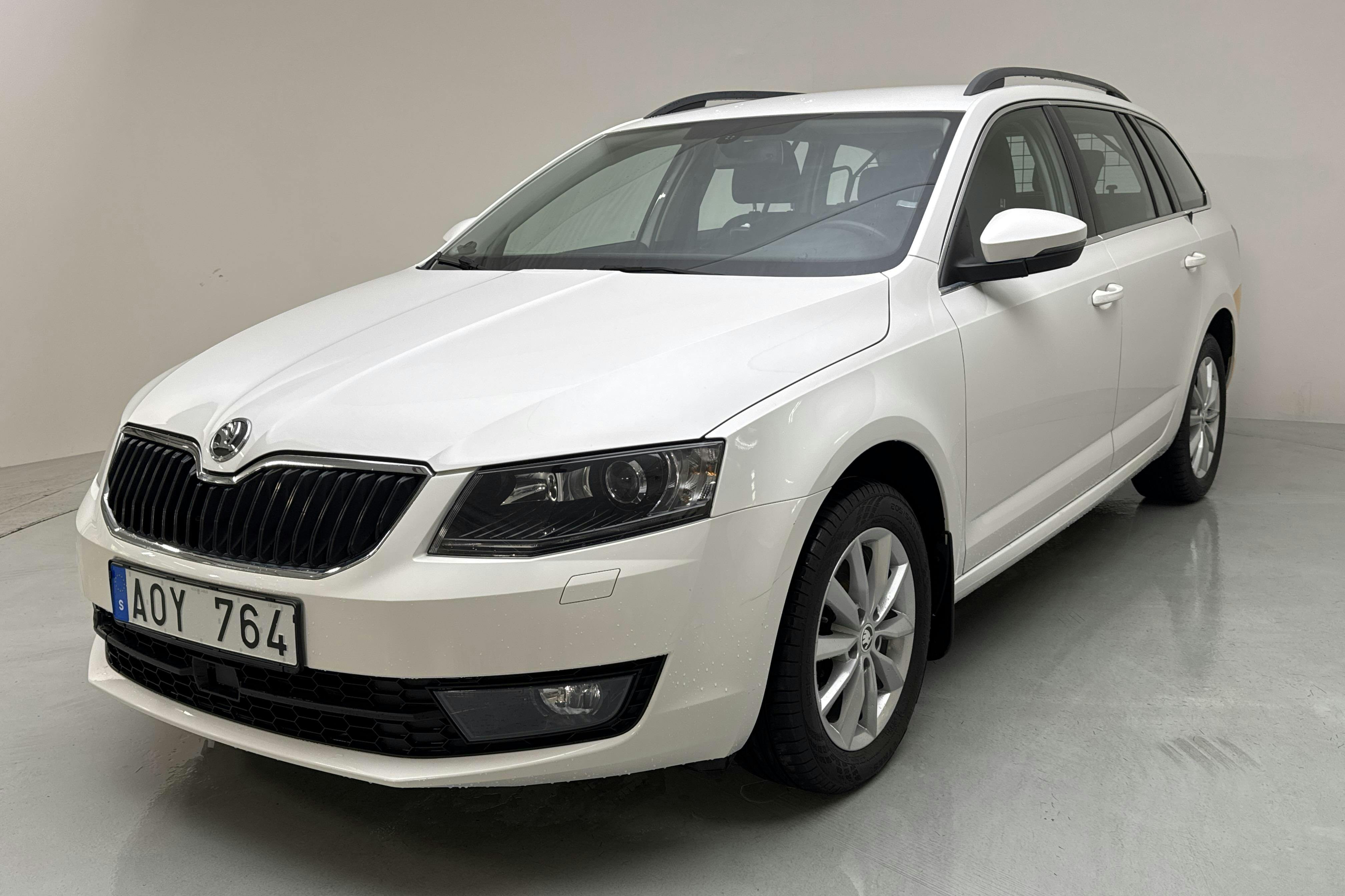 Skoda Octavia III 1.6 TDI CR Combi 4X4 (105hk) - 7 801 mil - Manuell - vit - 2014