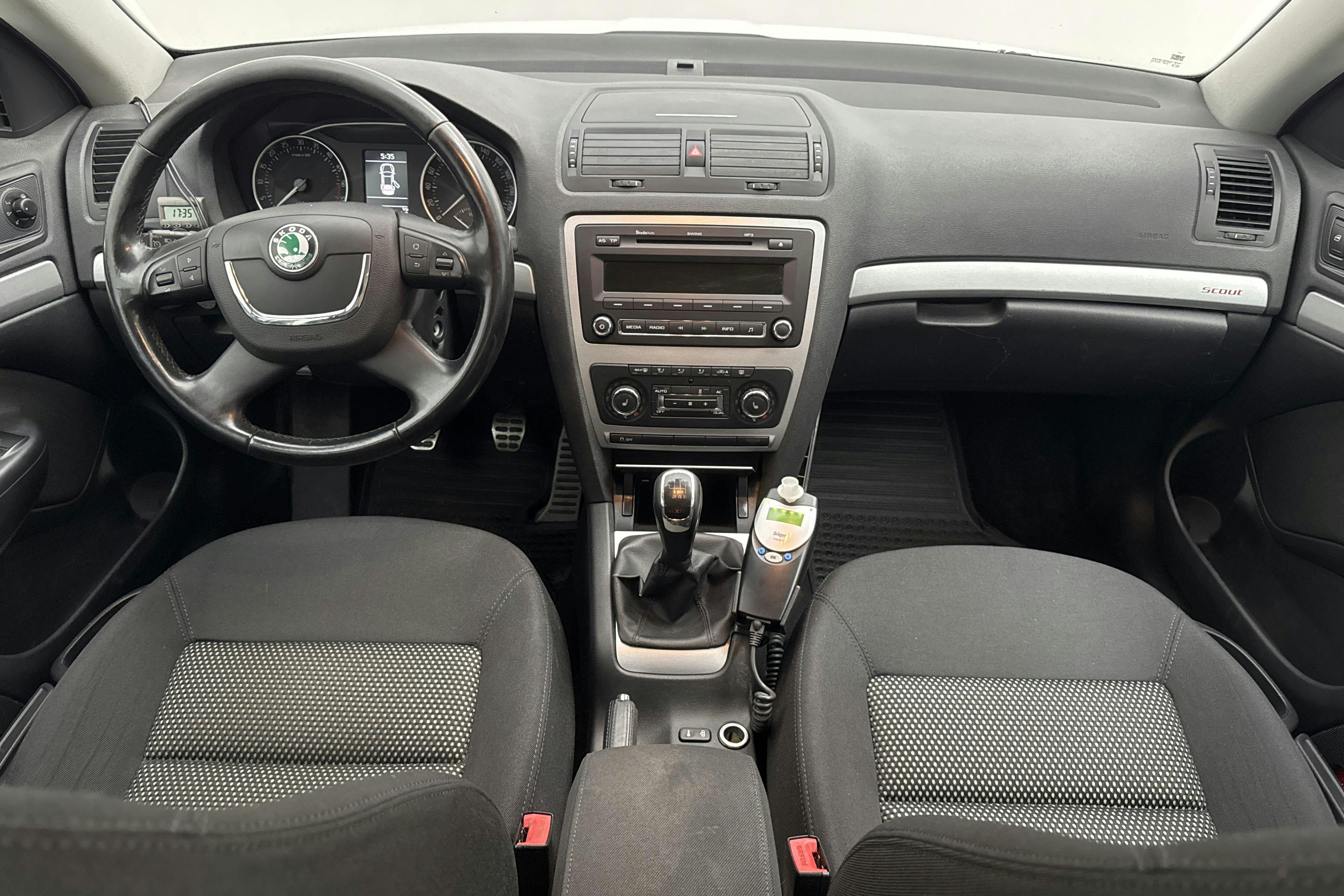 Skoda Octavia Scout II 2.0 TDI 4X4 (140hk) - 222 810 km - Käsitsi - valge - 2013