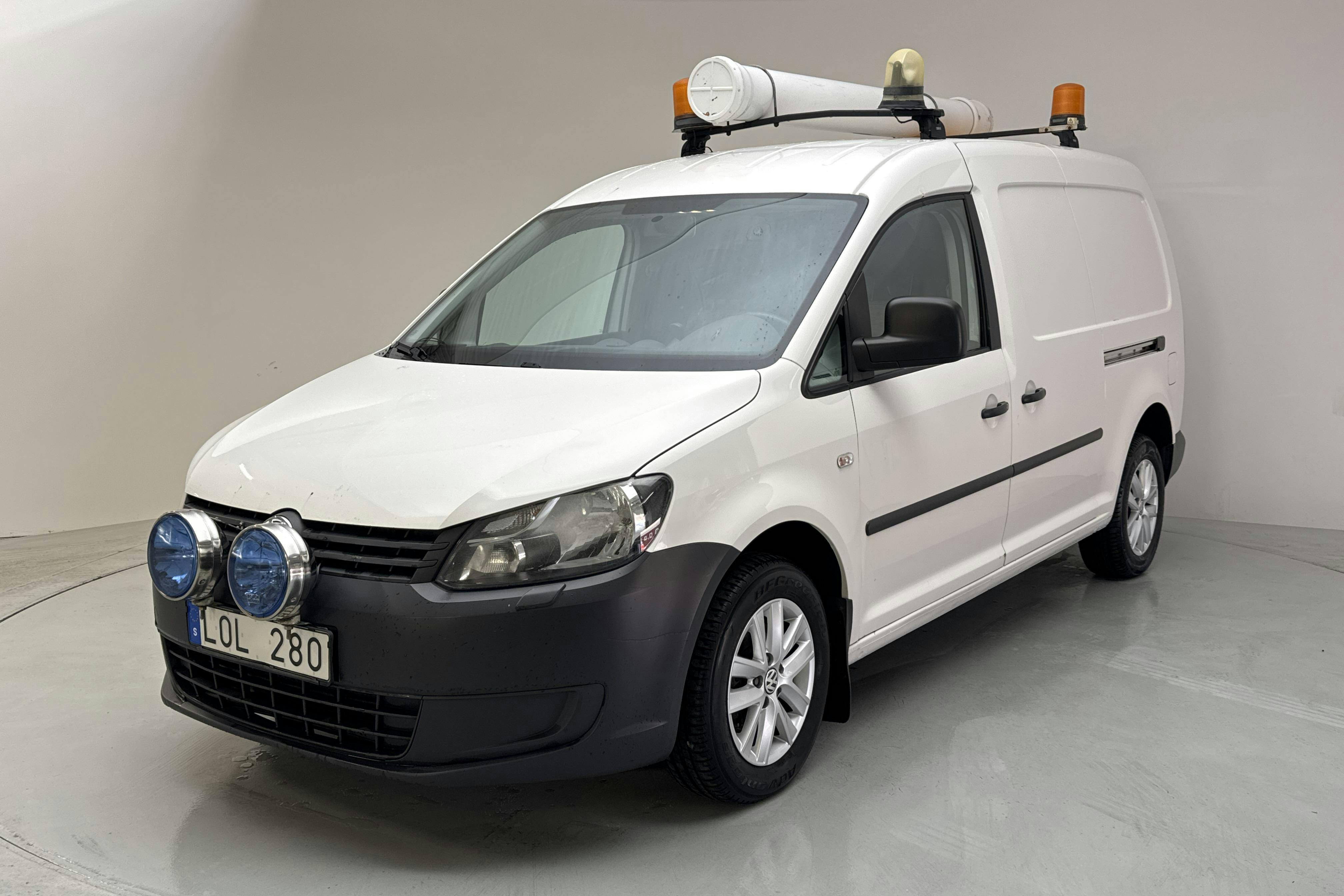 Presentationsfoto 1 av 13: VW Caddy 2.0 TDI Maxi Skåp 4-motion (110hk) - 15 346 mil - Manuell - vit - 2011