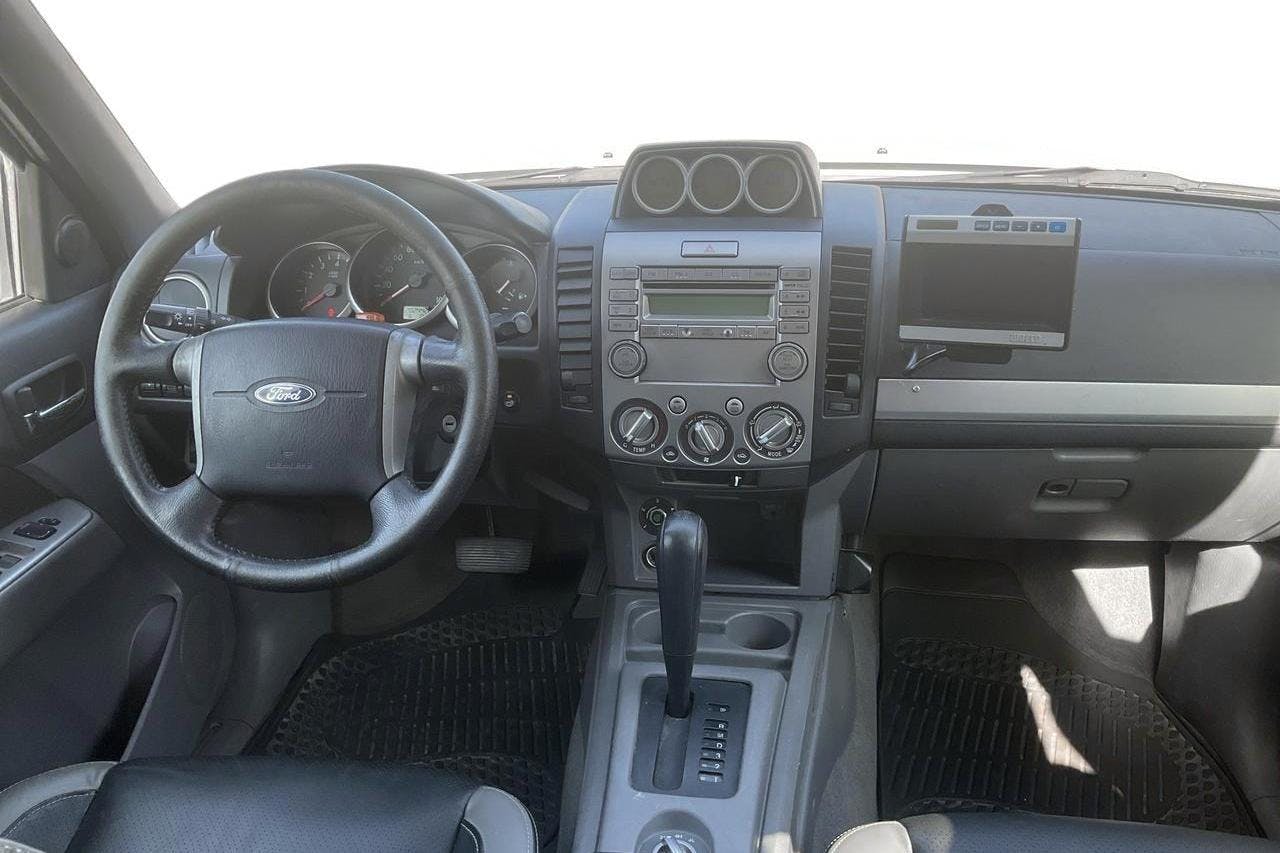 Ford Ranger 2.5 TDCi 4WD (143hk) - 202 440 km - Automaatne - valge - 2011