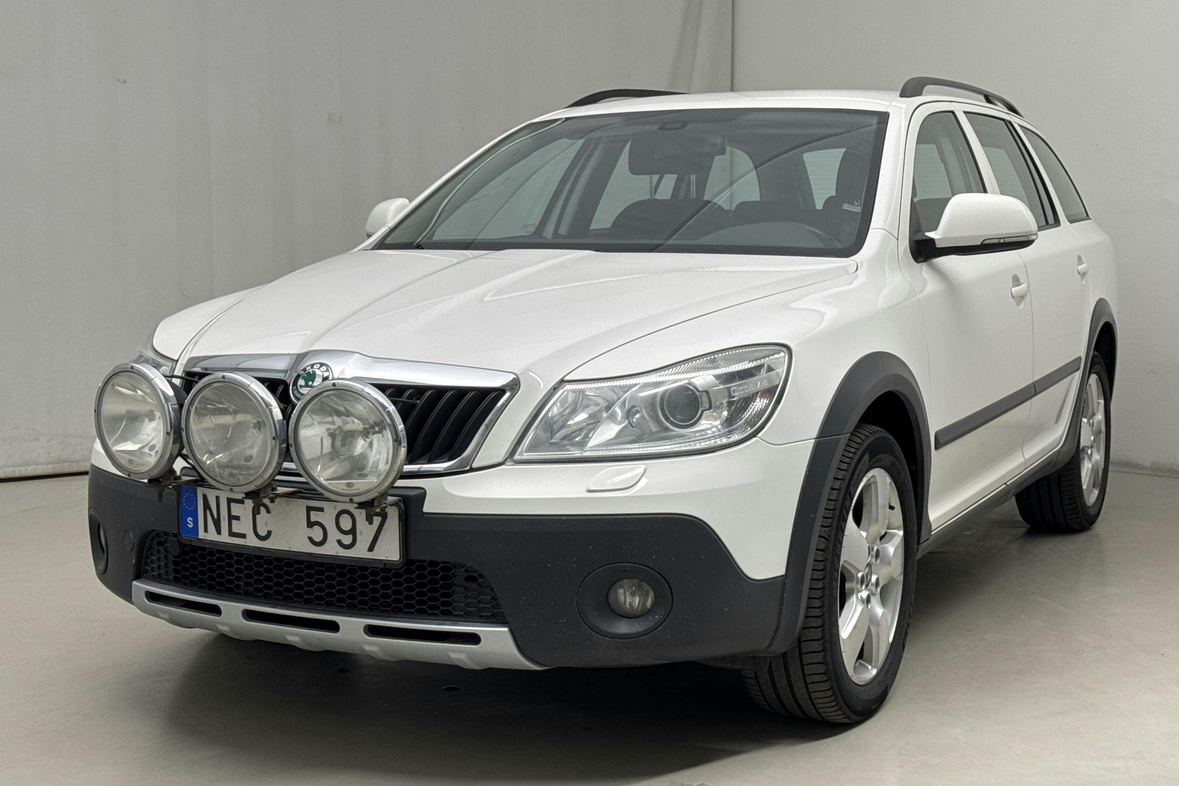 Esitlusfoto 1 aadressil 13: Skoda Octavia Scout II 2.0 TDI 4X4 (140hk) - 328 720 km - Käsitsi - 2013