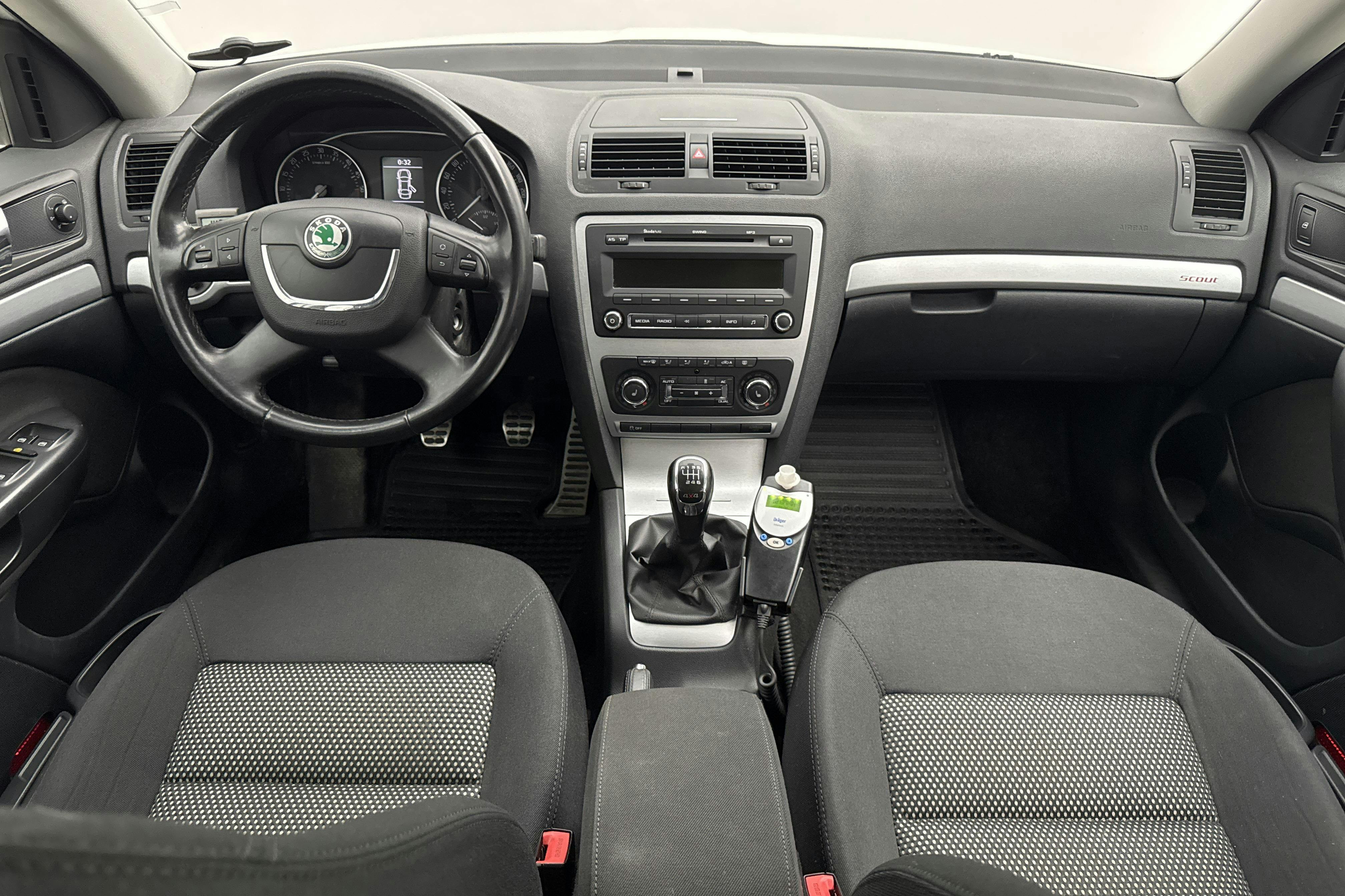 Skoda Octavia Scout II 2.0 TDI 4X4 (140hk) - 10 629 mil - Manuell - vit - 2013