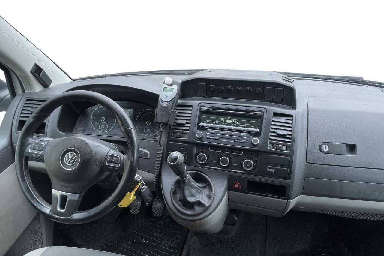 VW Transporter T5 2.0 TDI 4MOTION (140hk) - 256 370 km - Käsitsi - valge - 2015