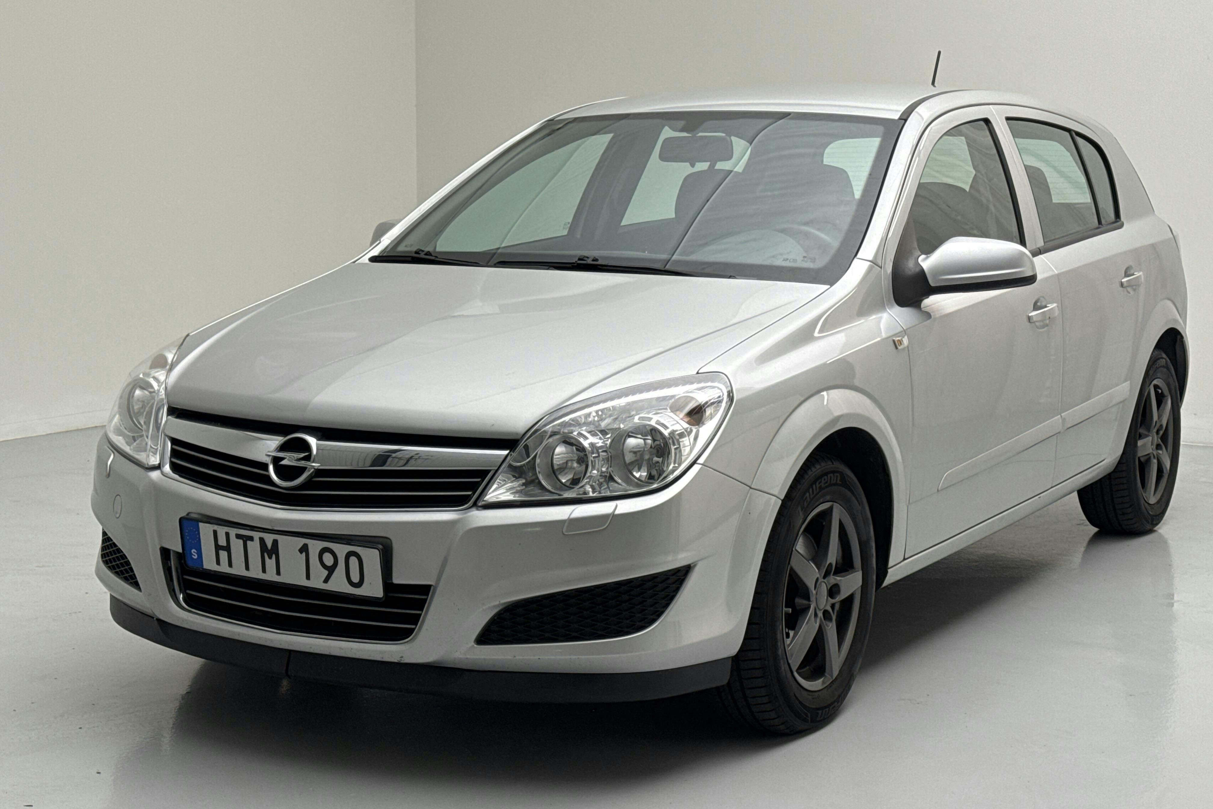 Opel Astra 1.6 5dr (115hk) - 12 942 mil - Manuell - grå - 2009