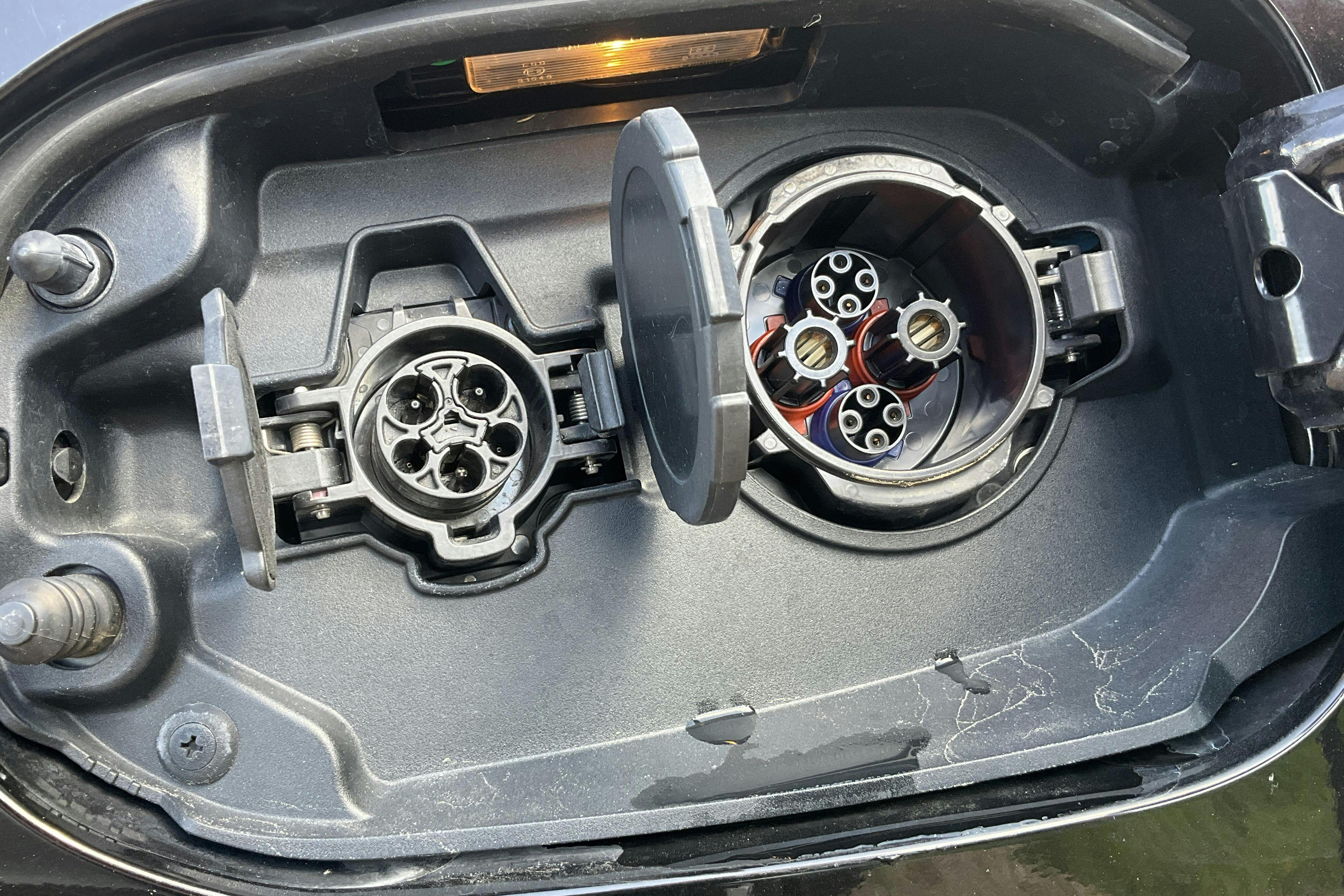 Mitsubishi Outlander 2.4 Plug-in Hybrid 4WD (136hk) - 106 980 km - Automatic - black - 2019