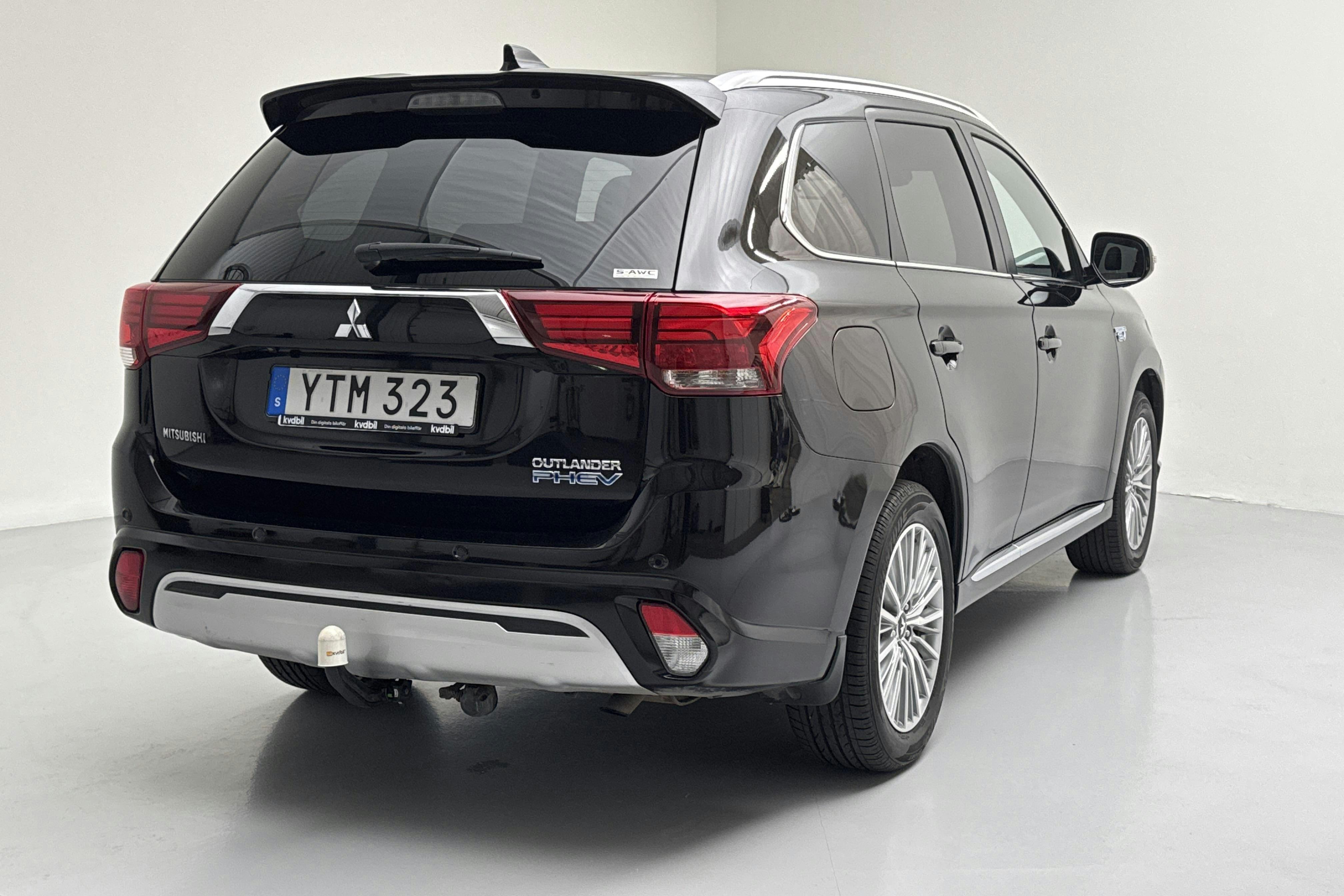 Mitsubishi Outlander 2.4 Plug-in Hybrid 4WD (136hk) - 106 980 km - Automatic - black - 2019