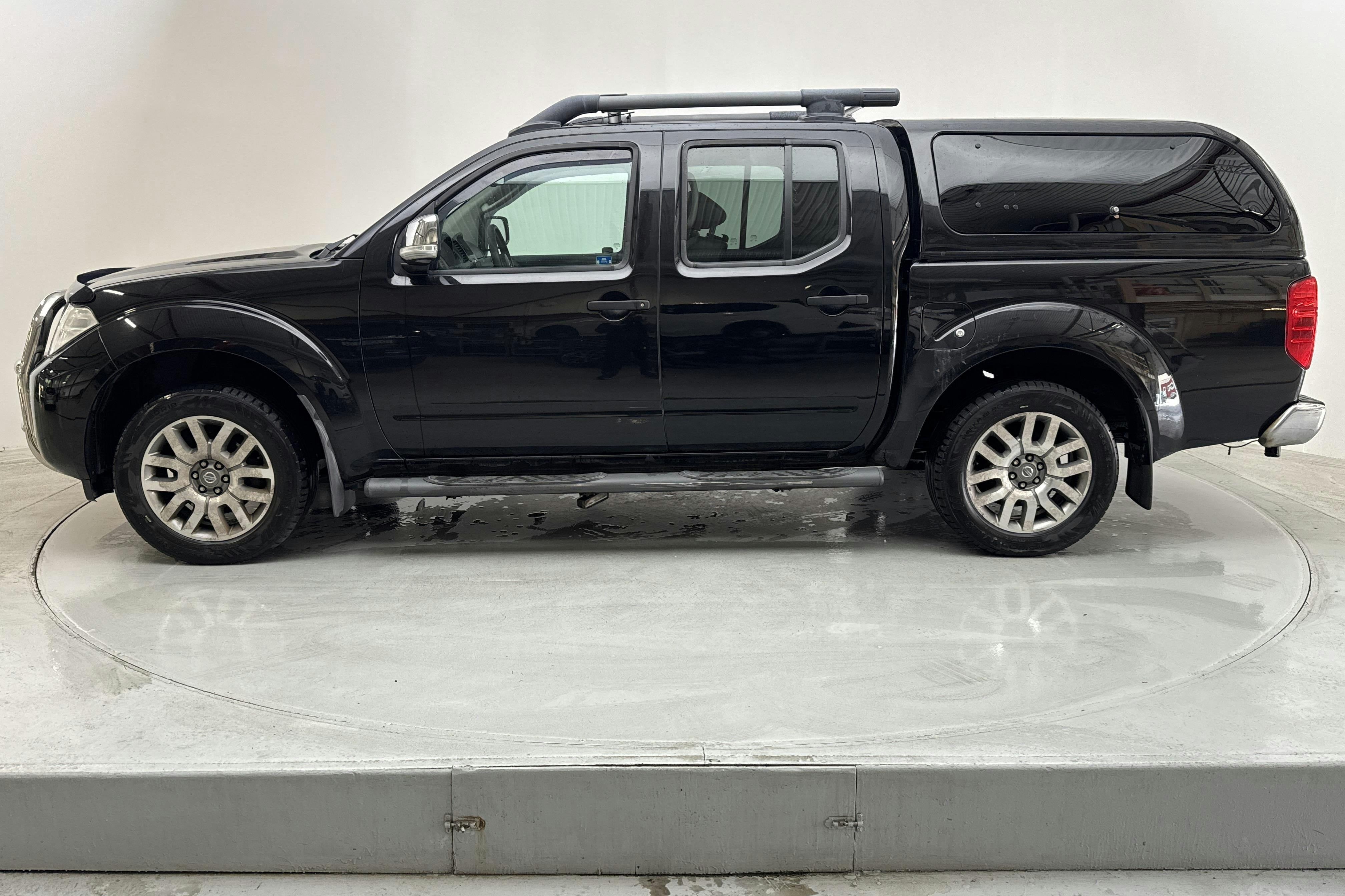Presentationsfoto 2 av 15: Nissan Navara 3.0 dCi V6 (231hk) - 23 437 mil - Automat - svart - 2012