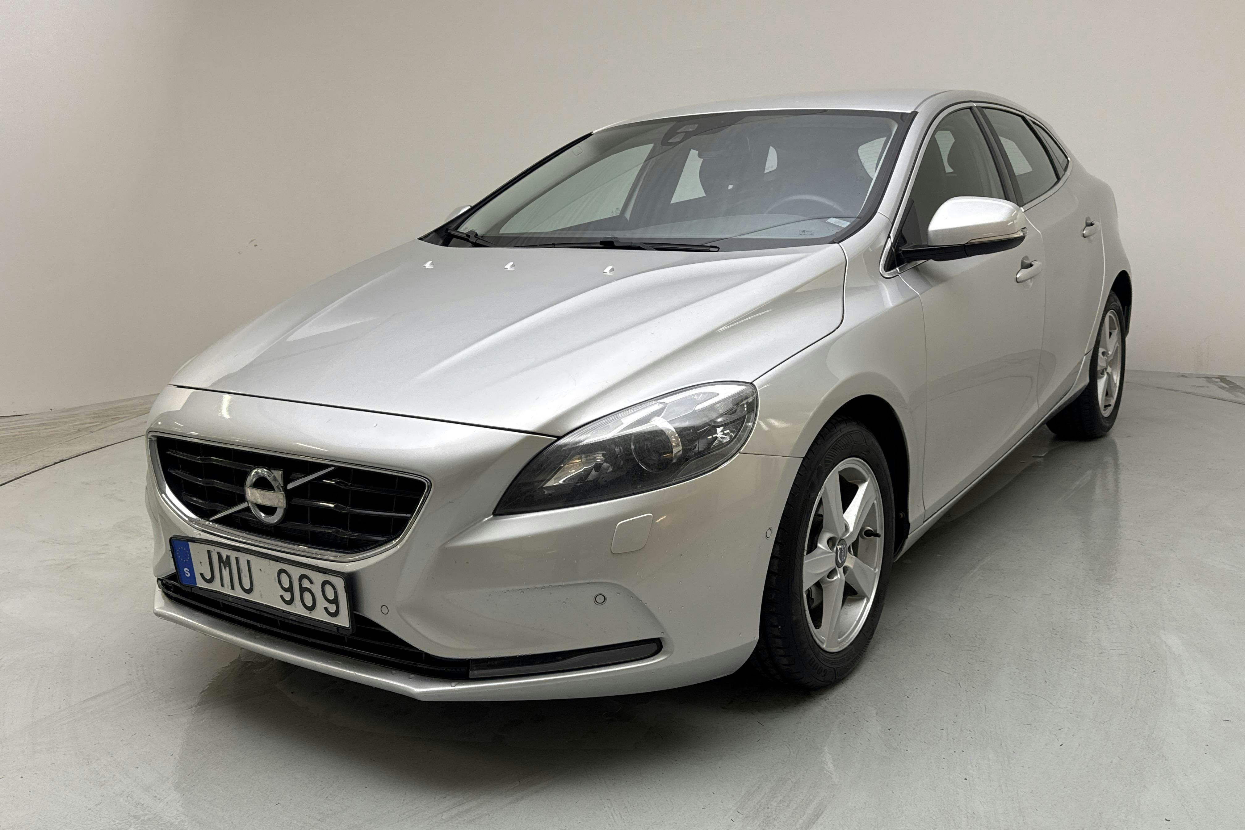 Volvo V40 D2 (115hk) - 14 566 mil - Manuell - Light Grey - 2013