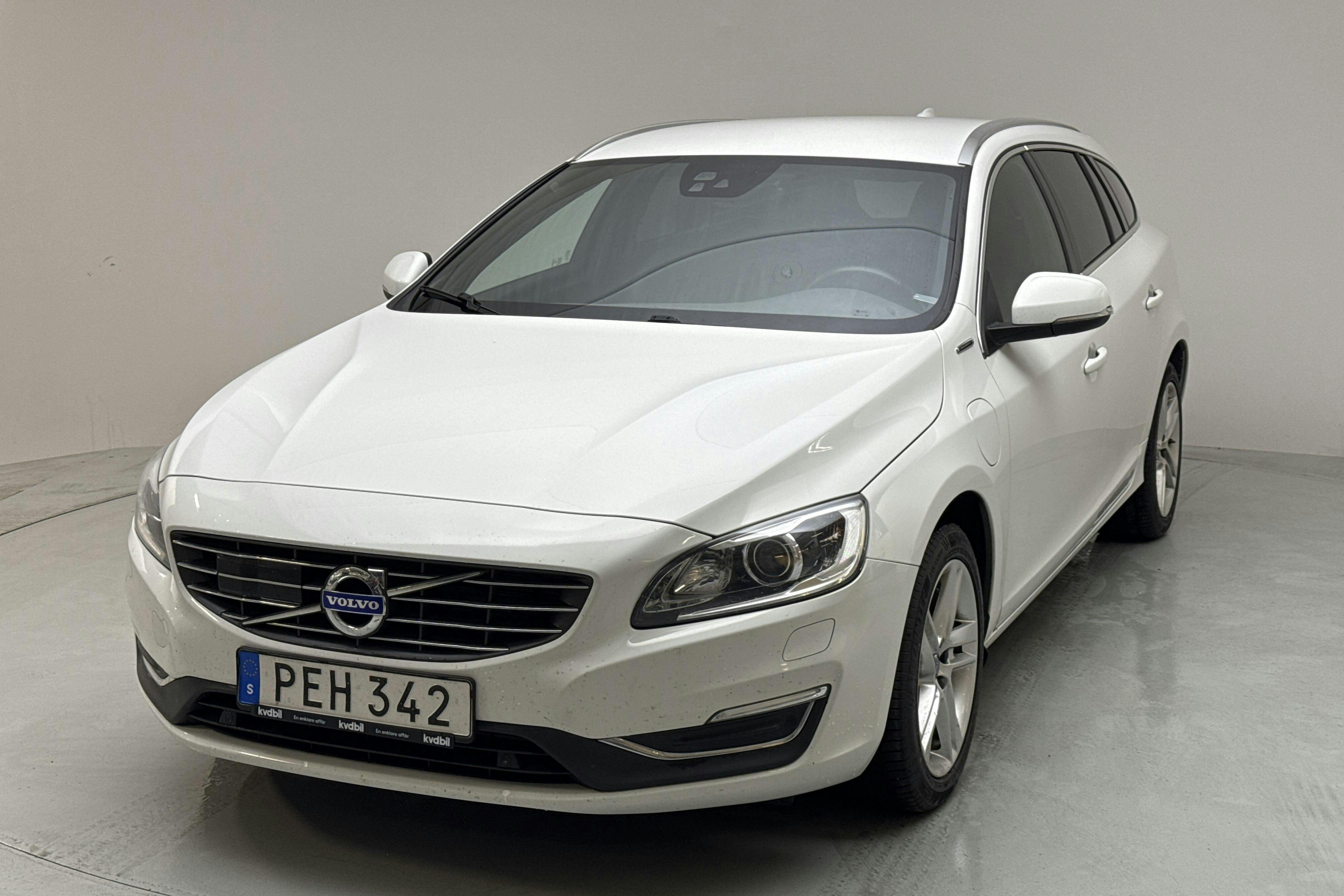 Volvo V60 D5 AWD Twin Engine (163hk) - 18 572 mil - Automat - vit - 2017