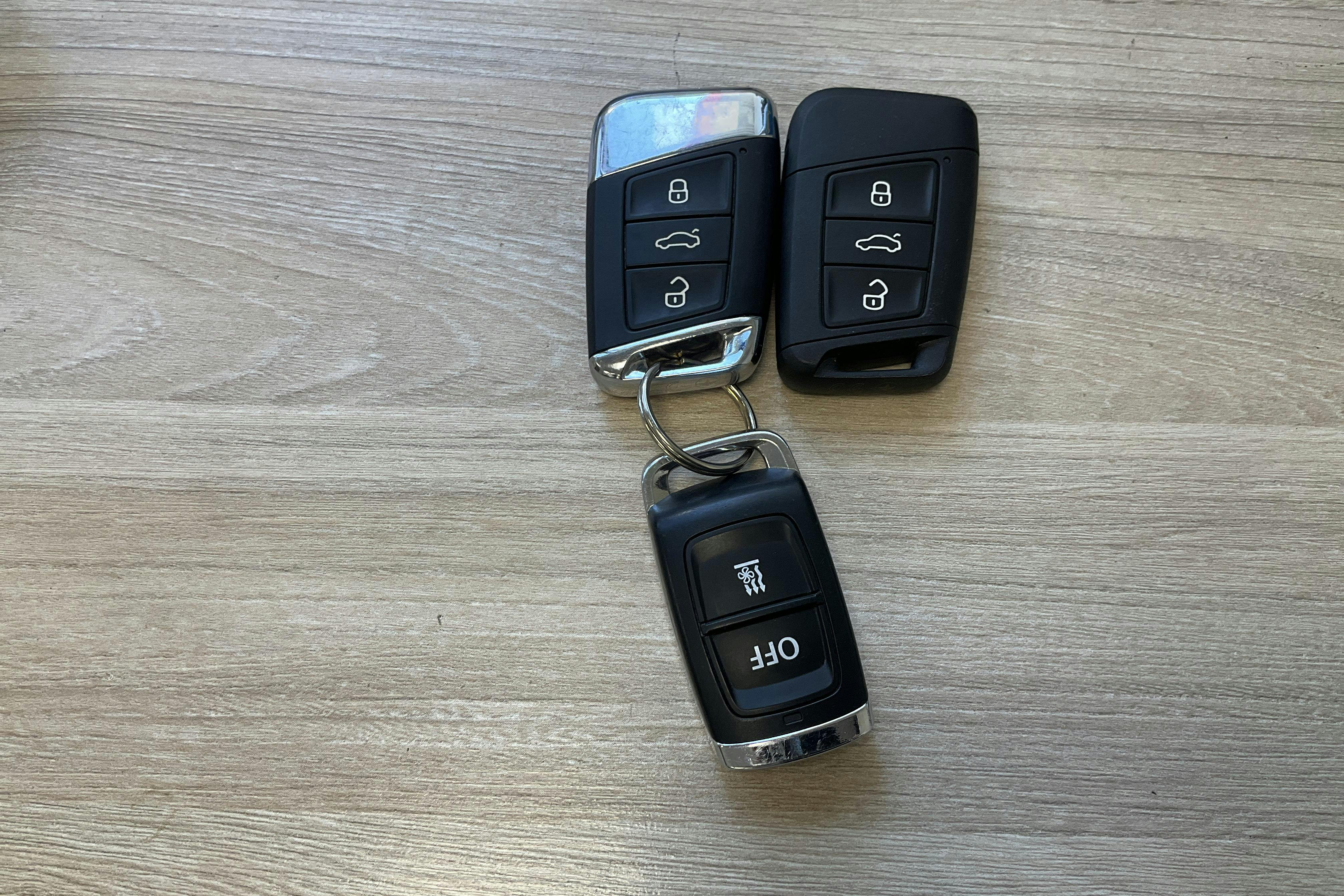Esitlusfoto 16 aadressil 16: VW Passat 1.4 GTE Sportscombi (218hk) - 149 700 km - Automaatne - valge - 2022
