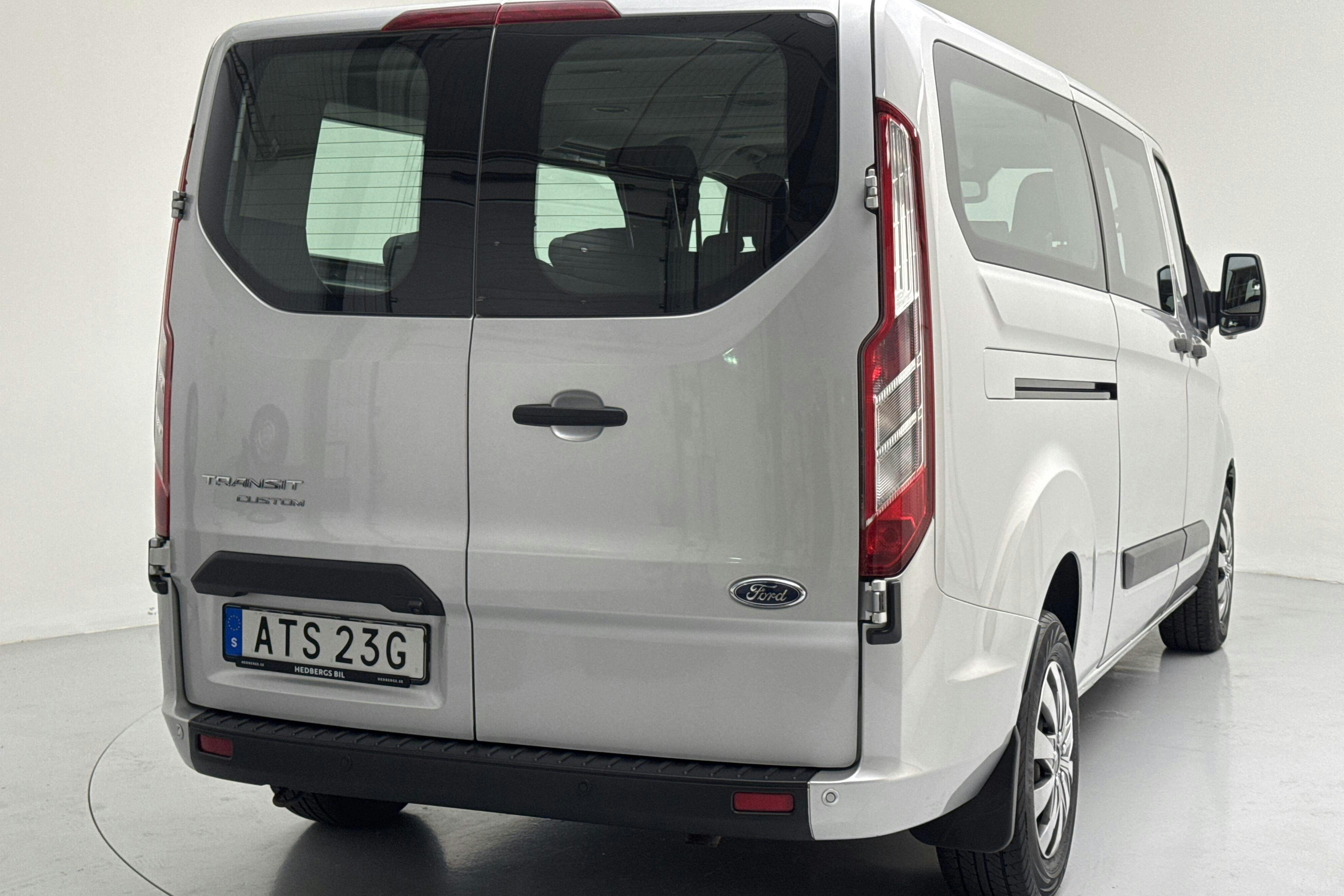 Ford Transit Kombi 330 (130hk) - 18 289 mil - Automat - grå - 2019