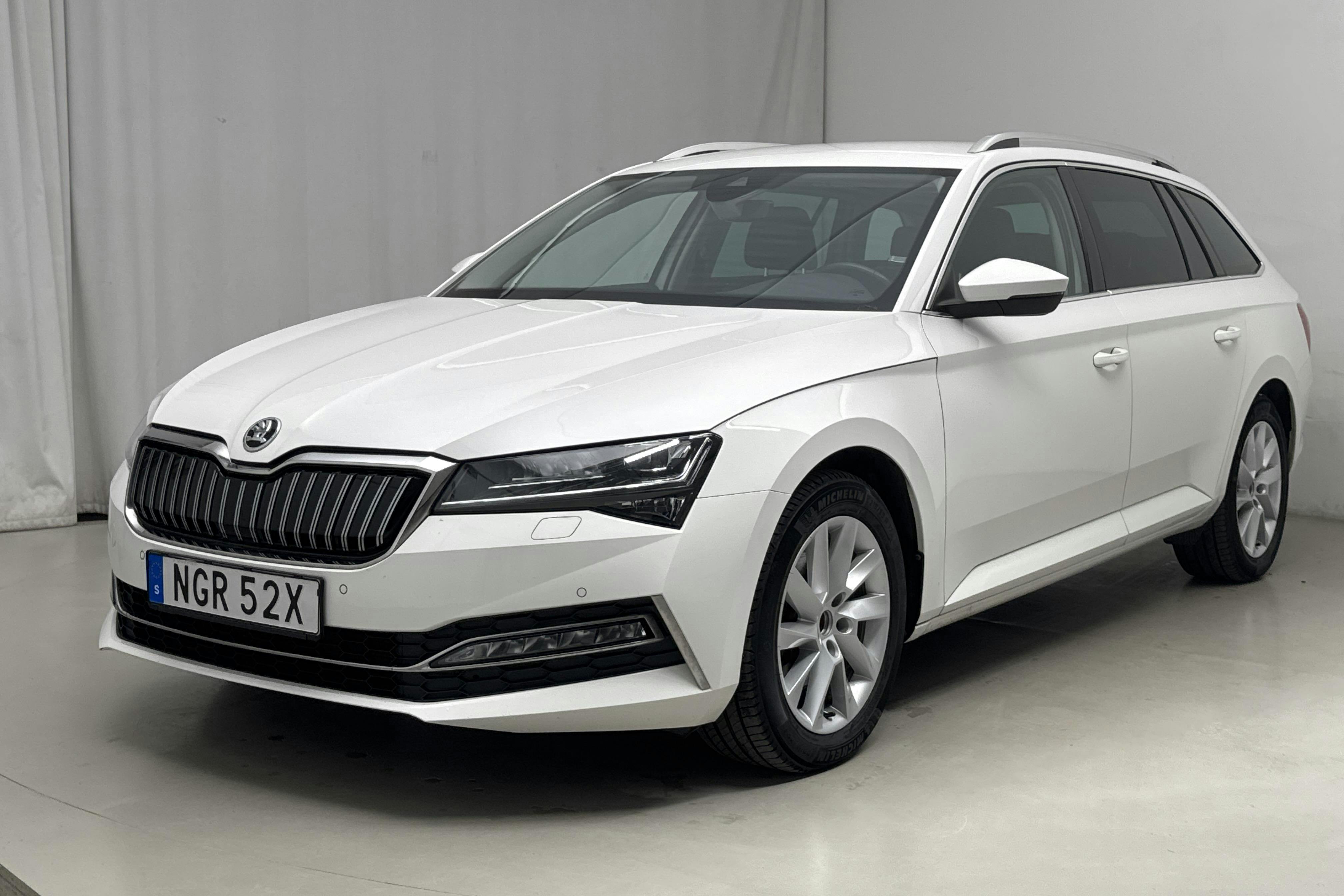 Skoda Superb 1.4 TSI PHEV Kombi (218hk) - 9 045 mil - Automat - vit - 2021