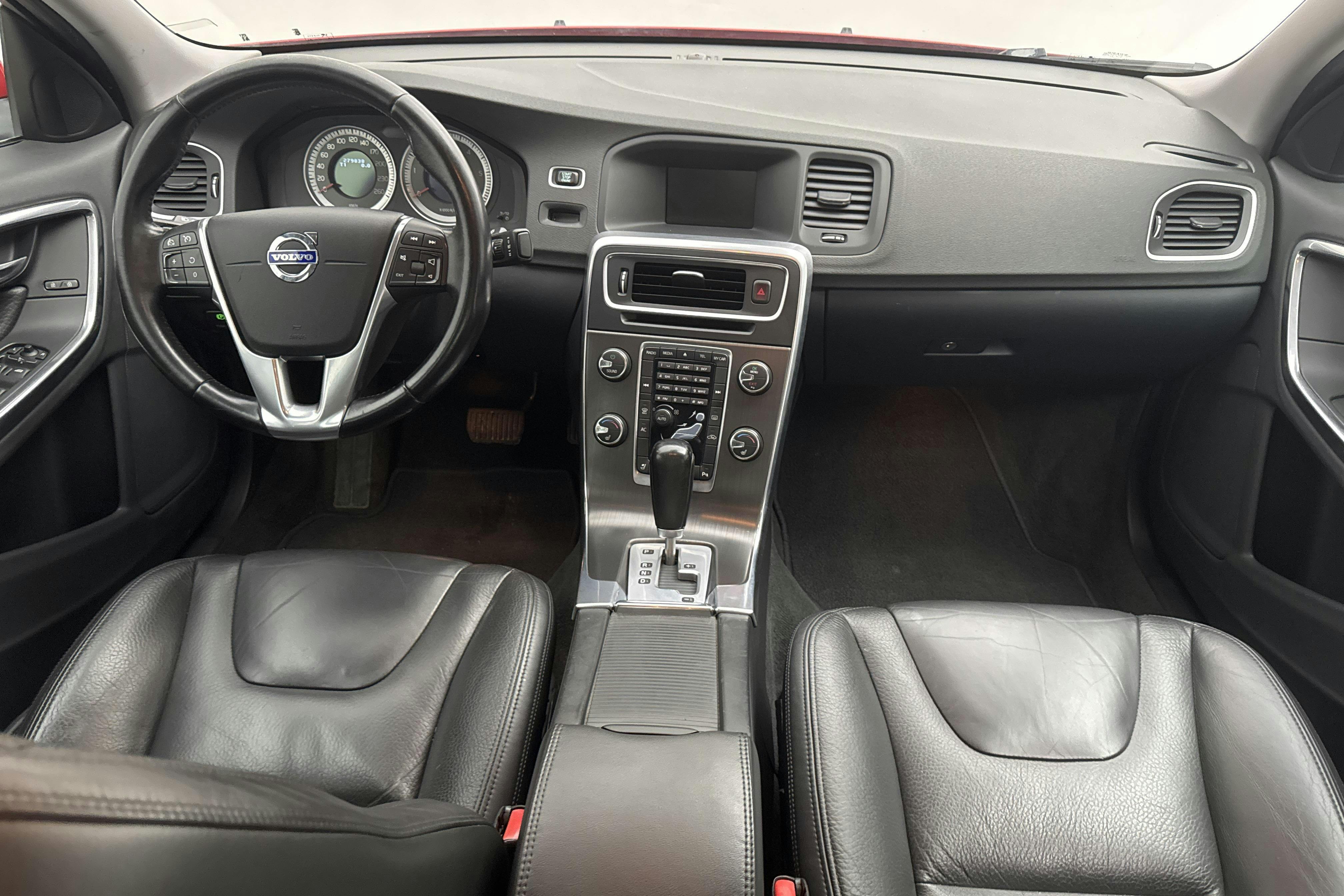 Volvo S60 D3 (163hk) - 27 984 mil - Automat - röd - 2011