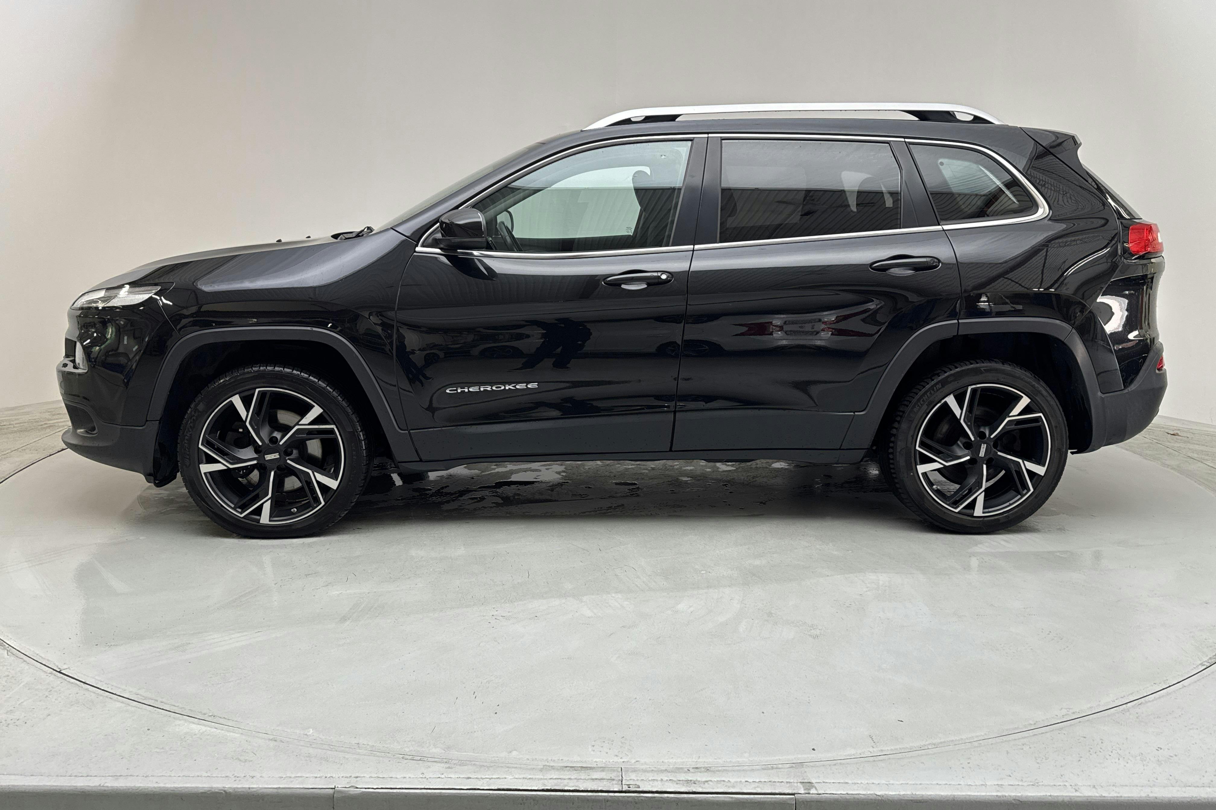 Presentation photo 2 of 11: Jeep Cherokee 2.0 MJET AWD (170hk) - 197 650 km - Automatic - black - 2015