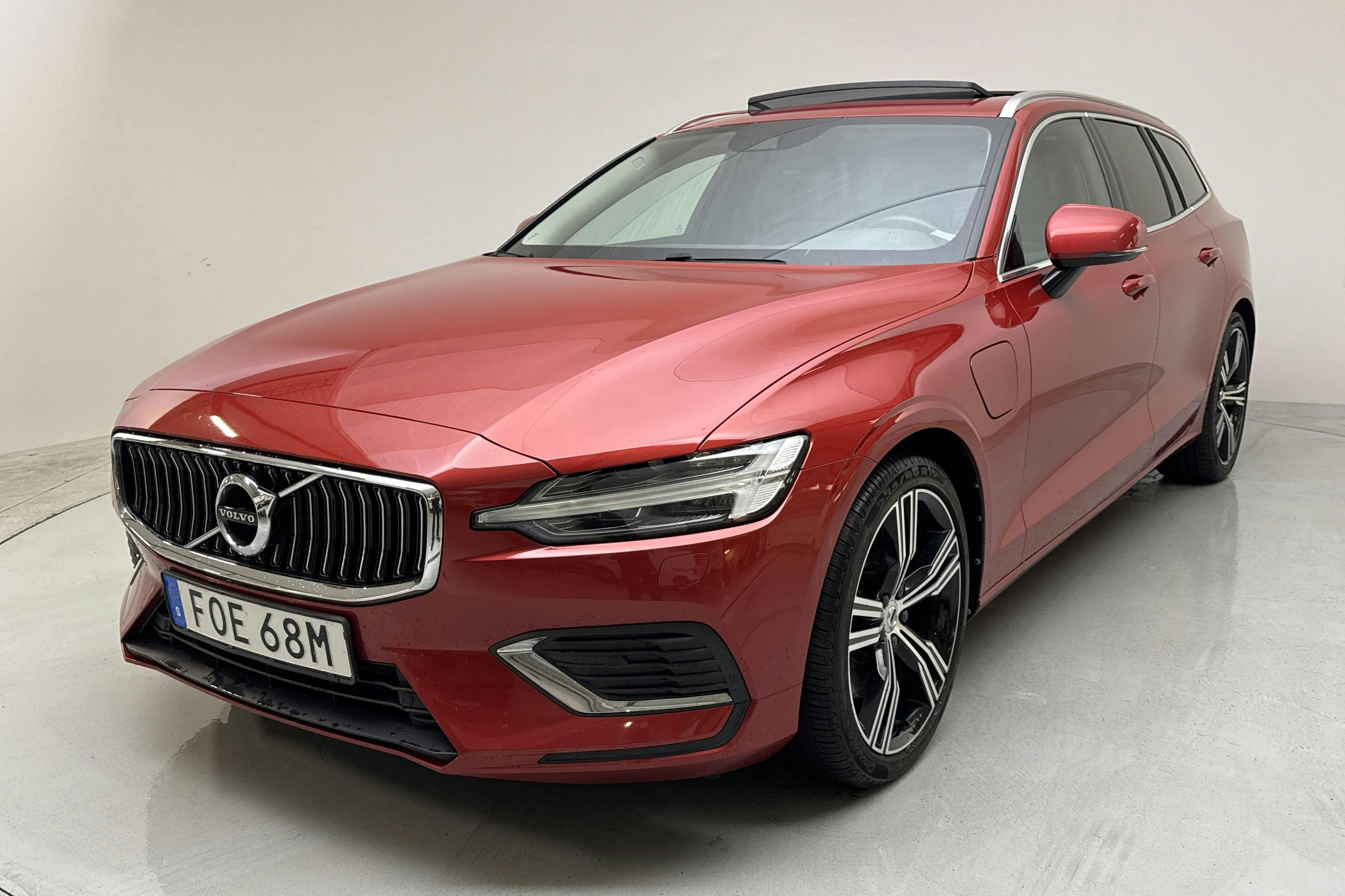 Esitlusfoto 1 aadressil 17: Volvo V60 T8 AWD Twin Engine (390hk) - 88 990 km - Automaatne - punane - 2019