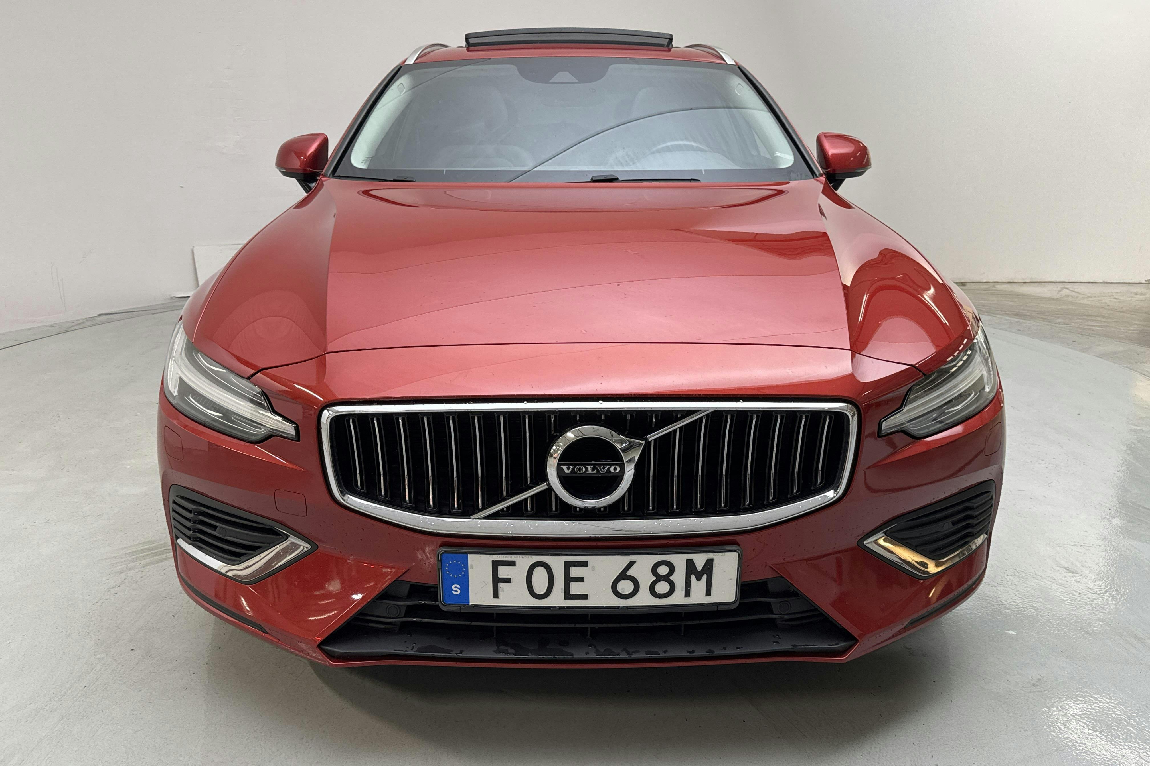 Volvo V60 T8 AWD Twin Engine (390hk) - 88 990 km - Automaatne - punane - 2019
