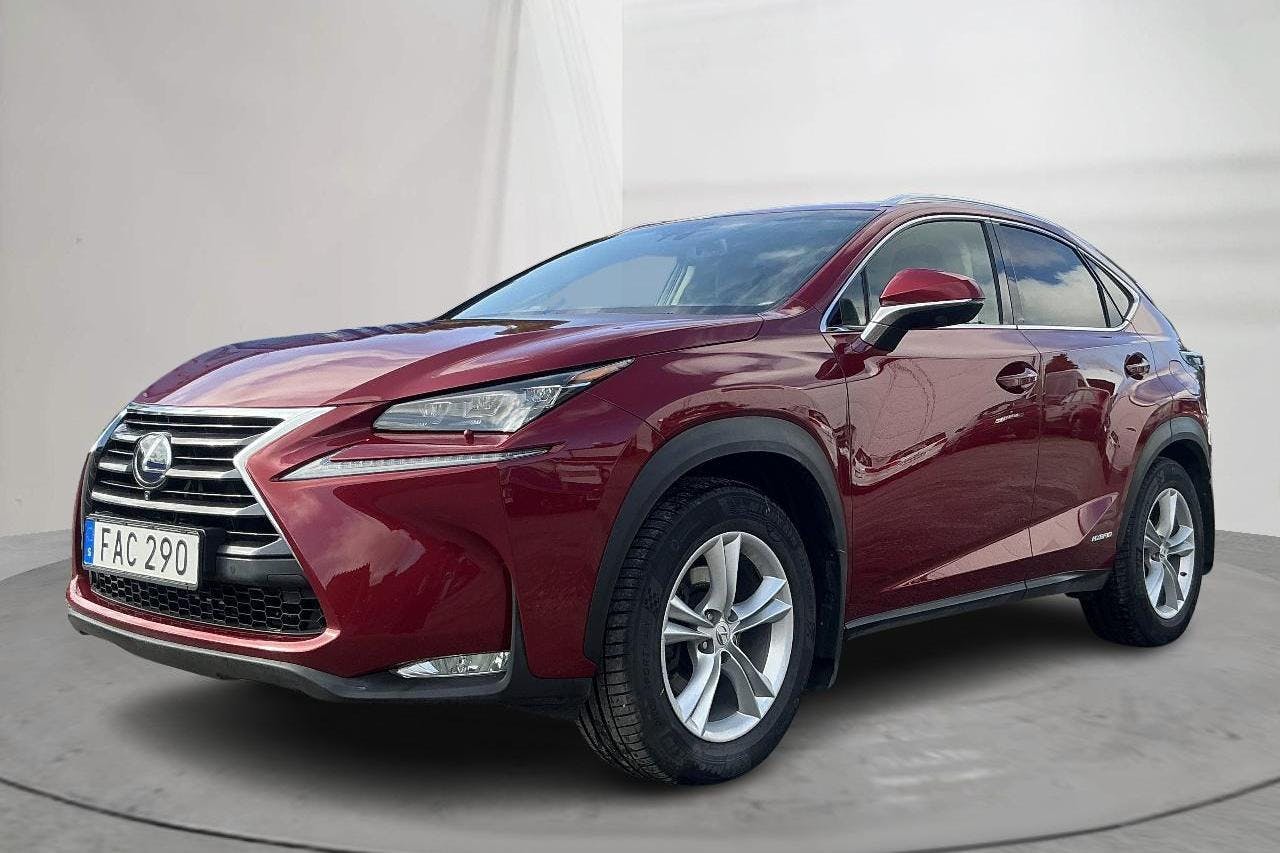 Lexus NX 300h AWD (181hk) - 14 854 mil - Automat - röd - 2015