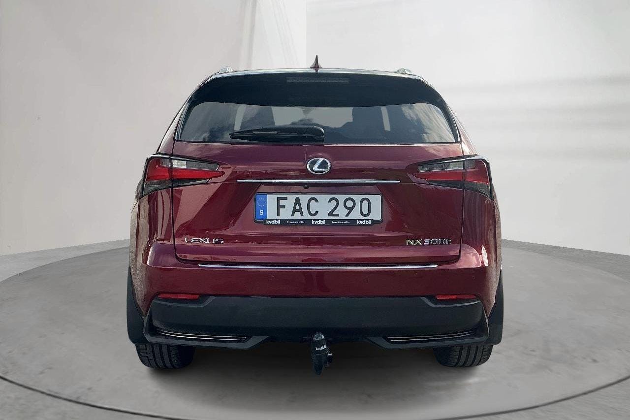 Lexus NX 300h AWD (181hk) - 148 540 km - Automaatne - punane - 2015