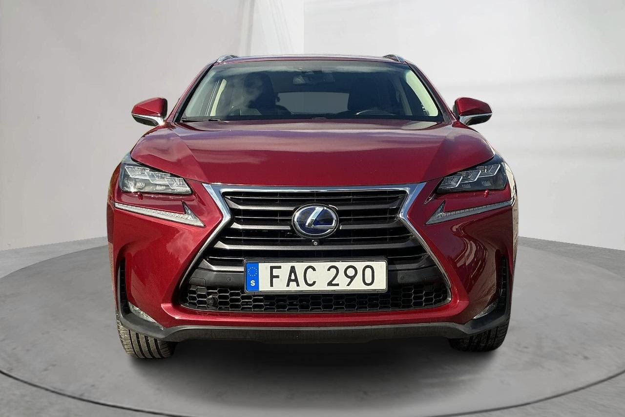 Lexus NX 300h AWD (181hk) - 148 540 km - Automaatne - punane - 2015