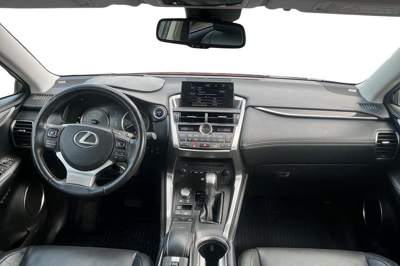 Lexus NX 300h AWD (181hk) - 148 540 km - Automaatne - punane - 2015