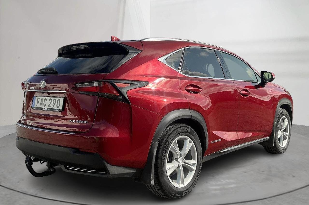 Lexus NX 300h AWD (181hk) - 148 540 km - Automaatne - punane - 2015