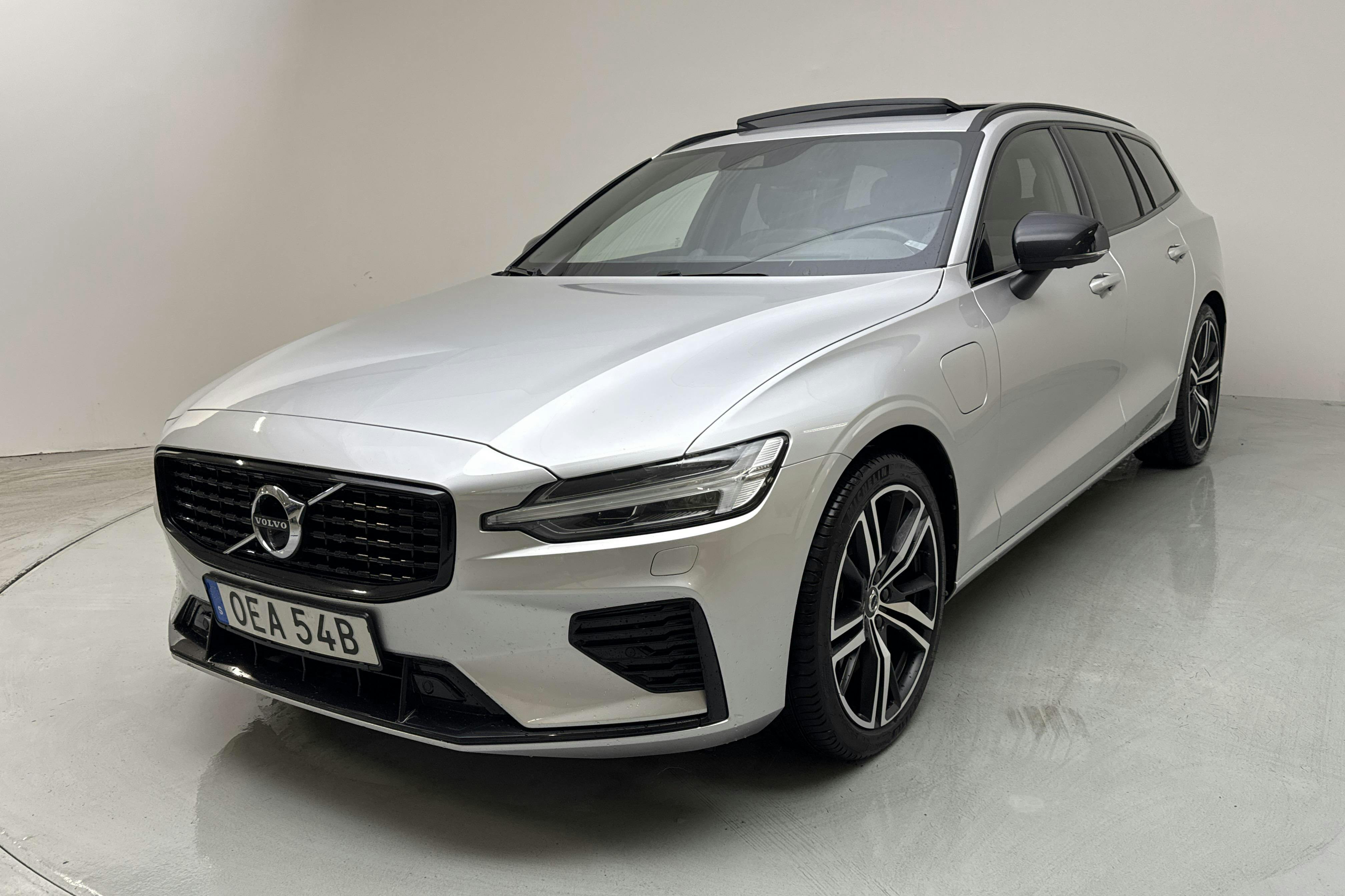 Volvo V60 T8 AWD Recharge (455hk) - 10 329 mil - Automat - silver - 2022