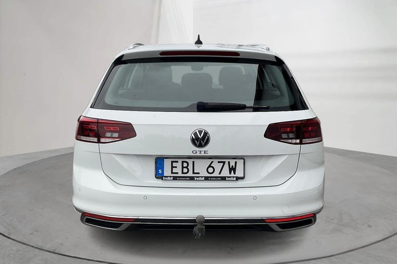 VW Passat 1.4 GTE Sportscombi (218hk) - 6 372 mil - Automat - vit - 2021